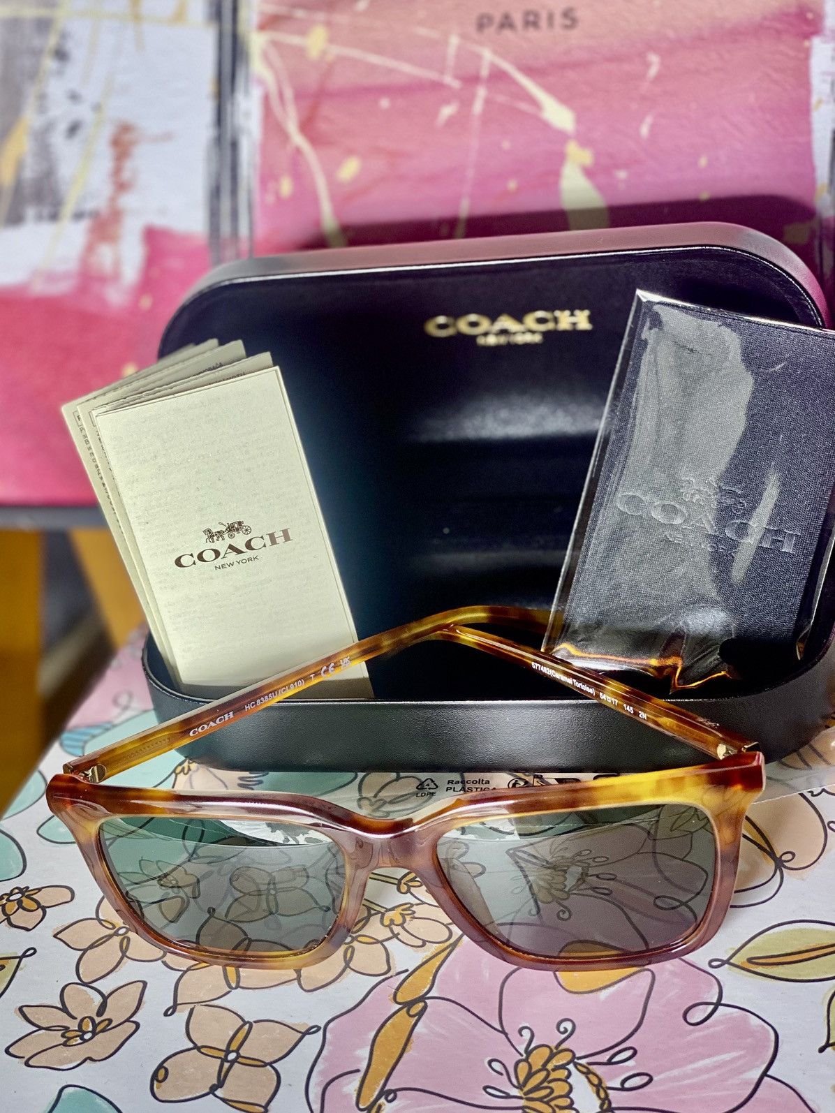 Coach Elegant tortoise shell sunglasses Includes a protective case Size ONE SIZE - 3 Thumbnail