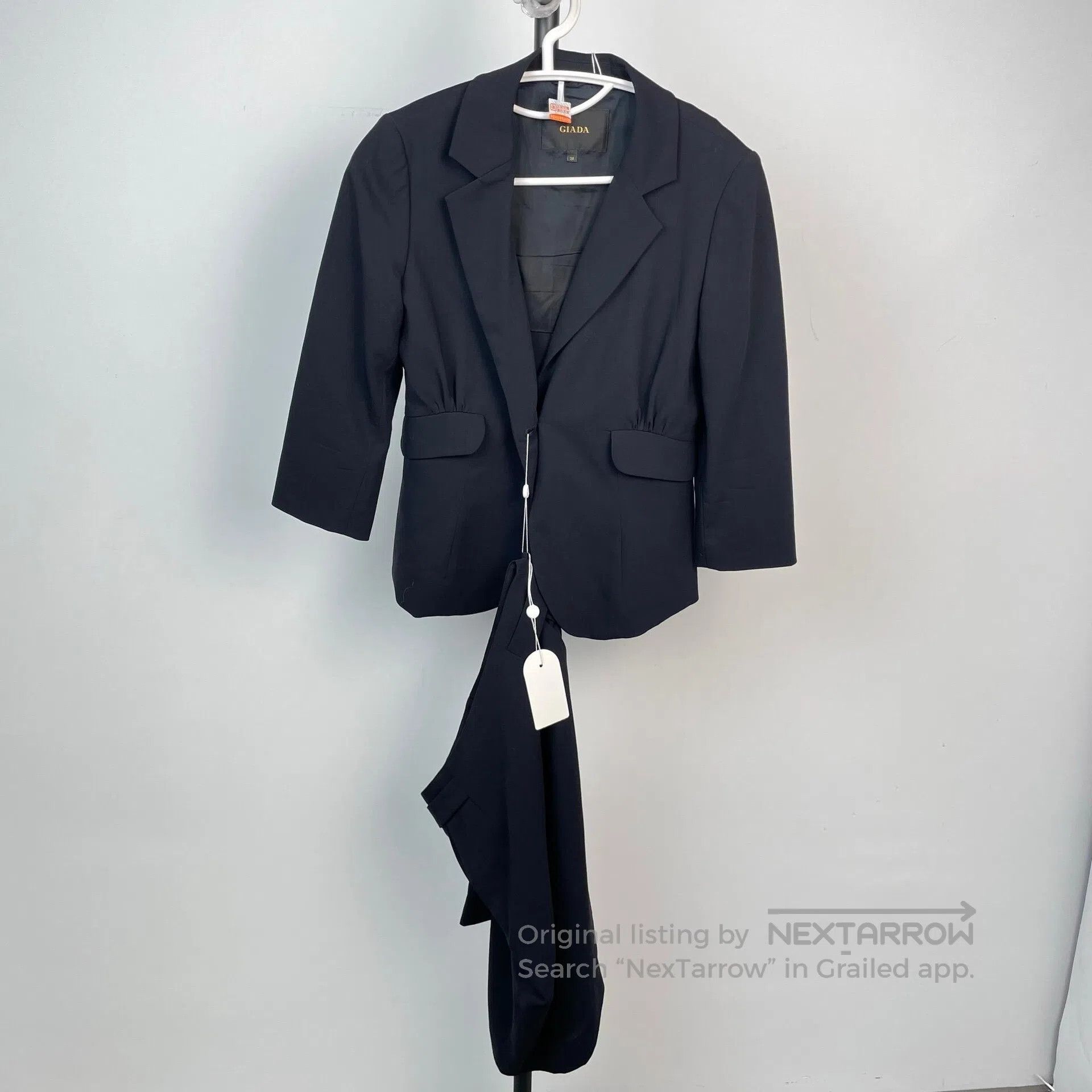 Gildan Giada Black suit jacket and skirt| Size XS / US 0-2 / IT 36-38 - 1 Thumbnail
