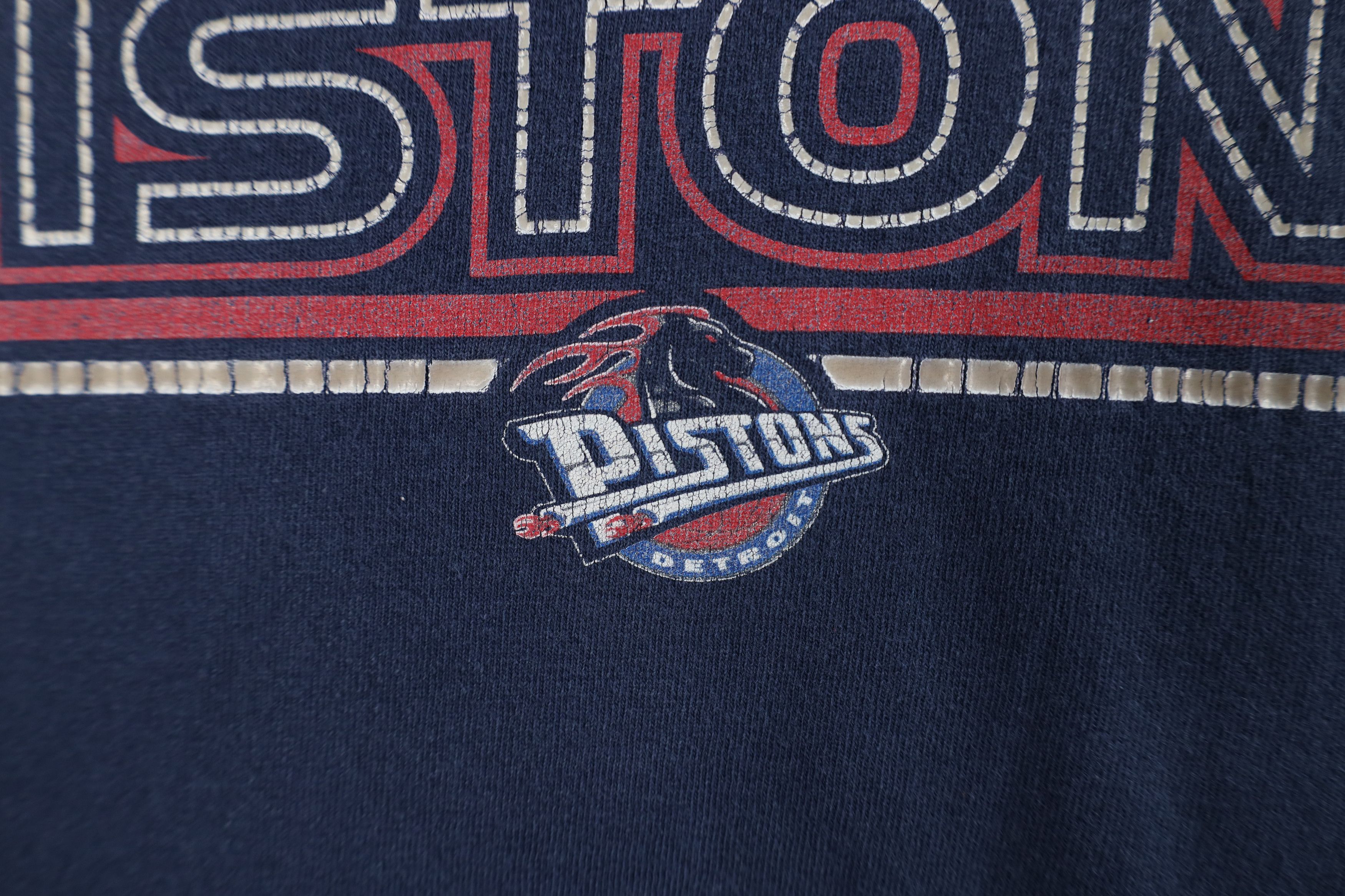 Nike Vintage Nike Swoosh Detroit Pistons Long Sleeve T-Shirt Size US XXL / EU 58 / 5 - 6 Thumbnail