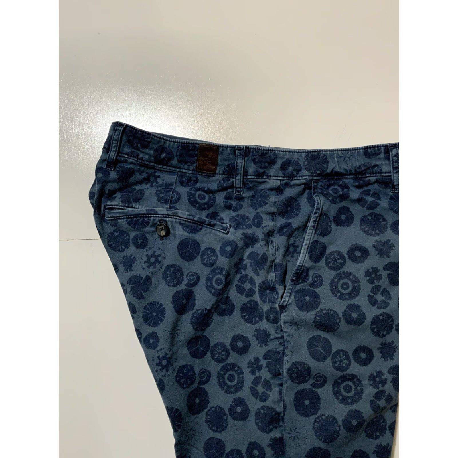 Vintage AG Adriano Goldschmied Peace Sign AOP Pattern Print Blue Chino Shorts Sz. 33 Mens Regular Blue Peace Sign AOP 90s? Size US 33 - 6 Thumbnail