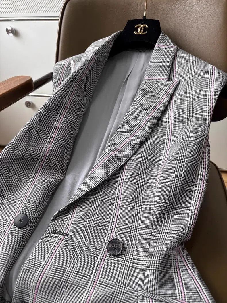 Alexander McQueen Alexander Mcqueen Gray plaid lapel double-breasted suit ve Size XS / US 0-2 / IT 36-38 - 4 Thumbnail