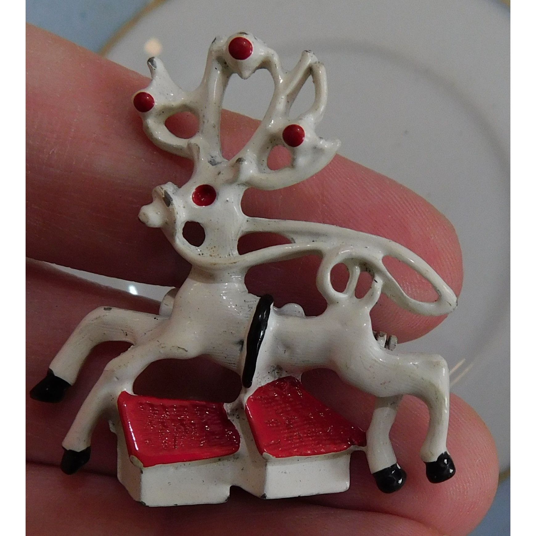 Other Vintage Red And White Reindeer Brooch Enamel Over Metal Size ONE SIZE - 1 Thumbnail