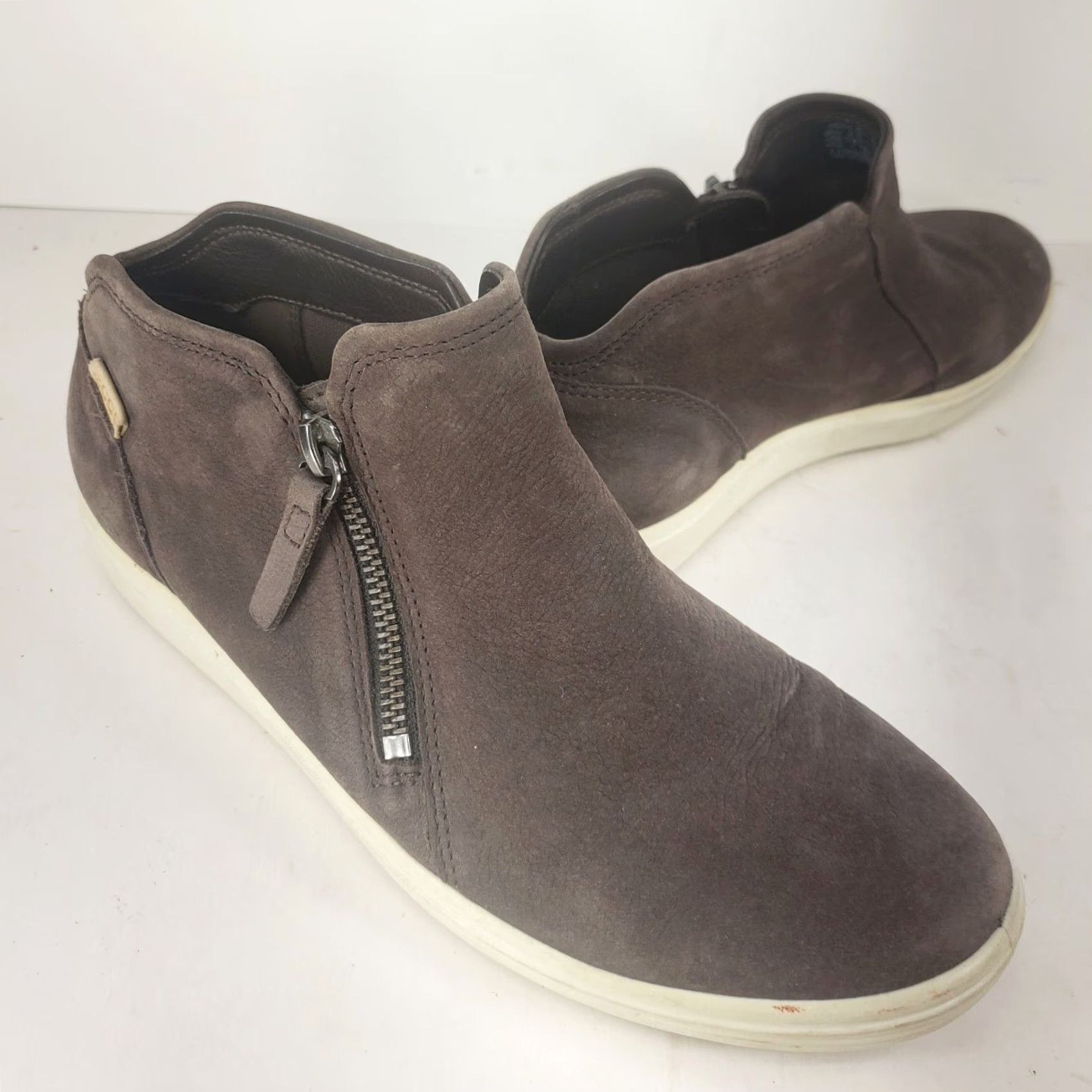 Ecco Ecco Boots Womens 8-8.5M Gray Leather Bootie Zip Round Toe Casual Business Party/Cocktail Modern Classic Womens Shoes Size US 8.5 / IT 38.5 - 2 Thumbnail