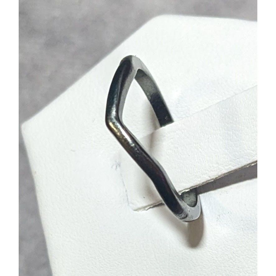 Other Minimalist Slight Chevron Silver Gunmetal Tone Ring Size 6 Size ONE SIZE - 3 Thumbnail