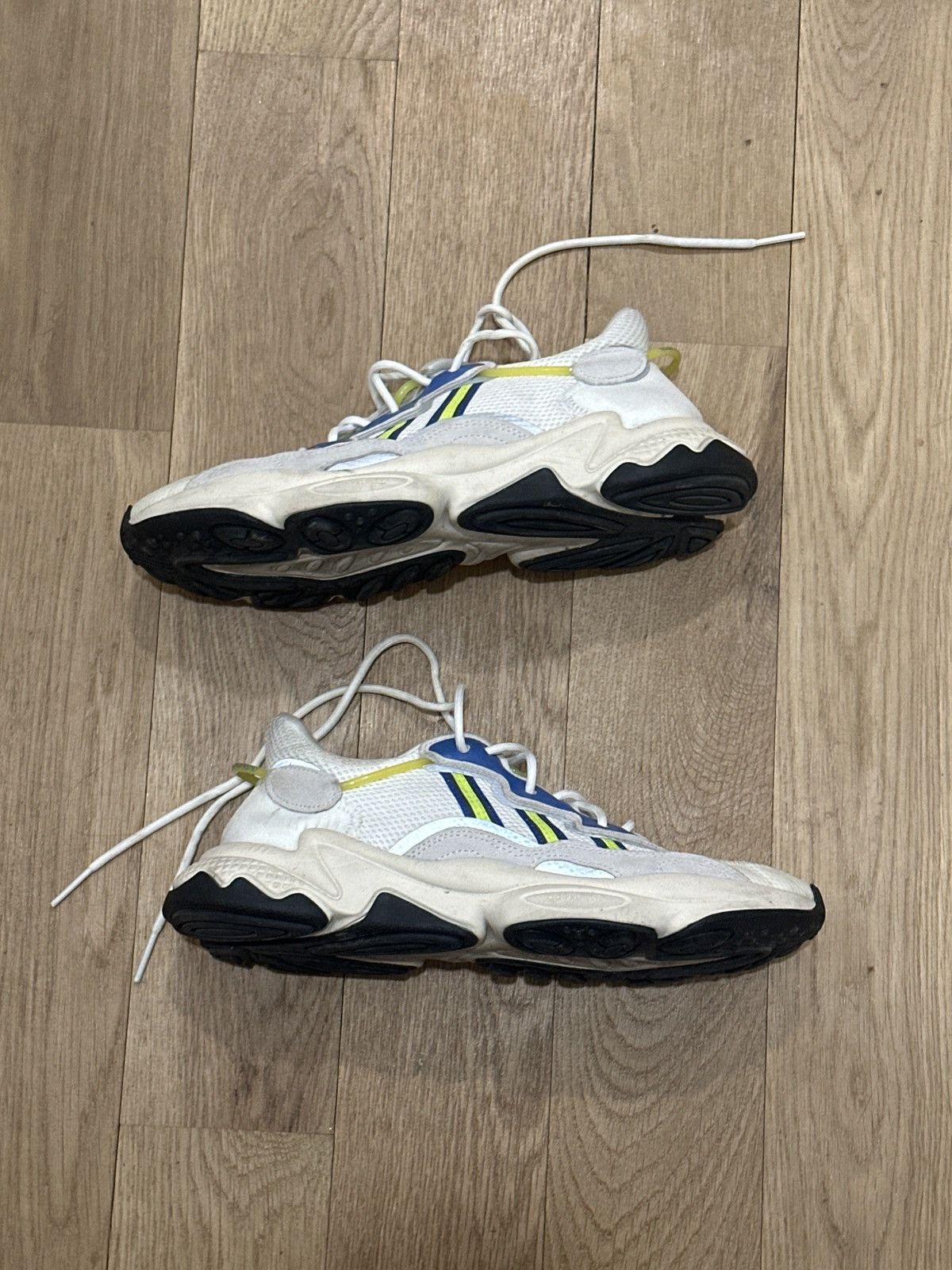 Adidas Adidas ozweego Size US 8.5 / EU 41-42 - 2 Thumbnail