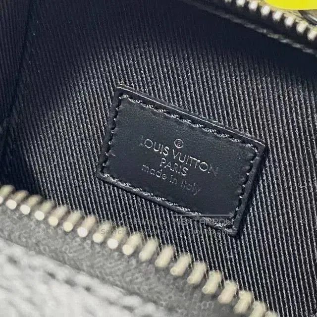 Louis Vuitton LV Black Monogram Virgil Keychain Wallet. Size ONE SIZE - 7 Thumbnail