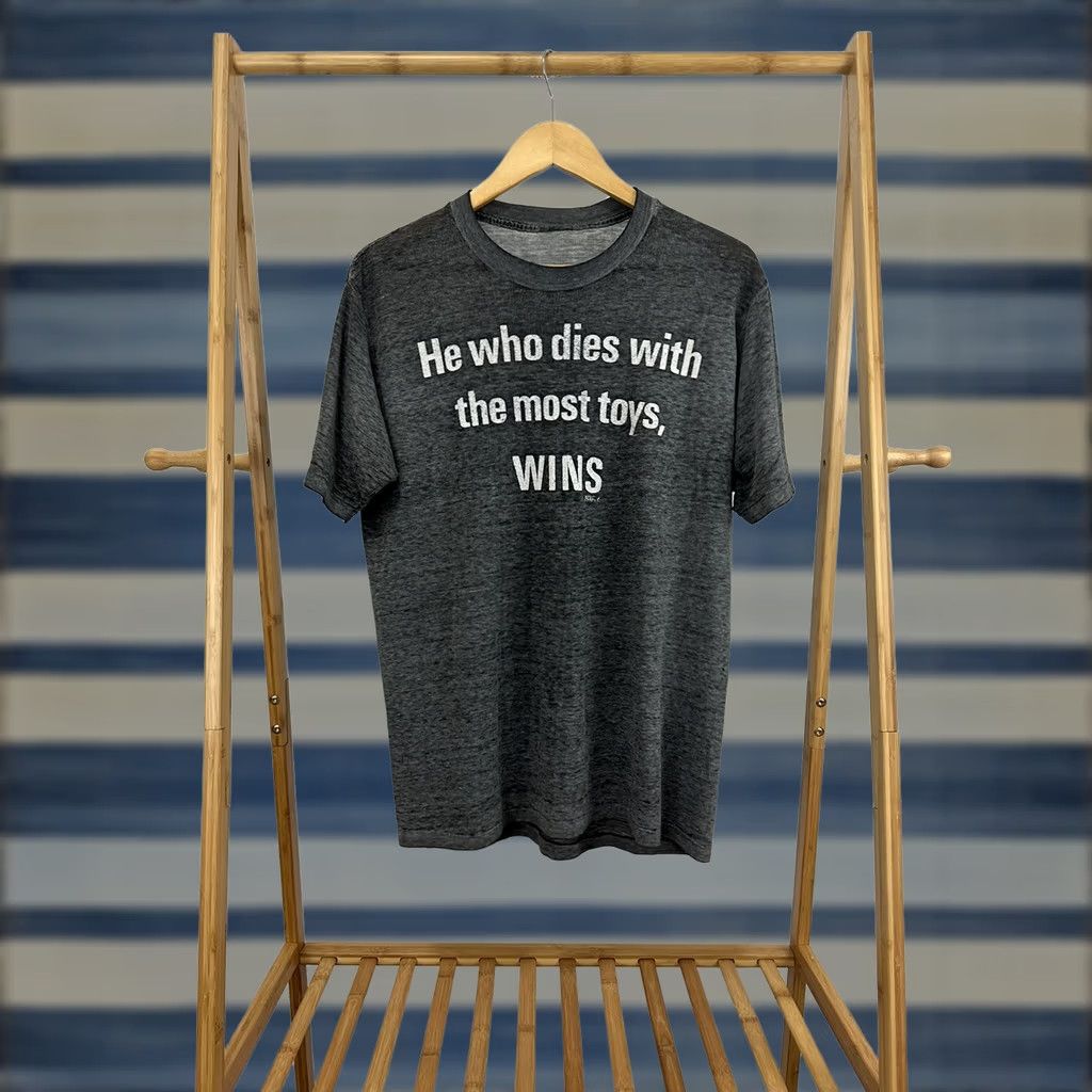 Twins VTG 80s He Who Dies With Most Toys WINS Burnout Paper Thin Worn Faded T-Shirt L Mens Black Size US L / EU 52-54 / 3 - 1 Thumbnail