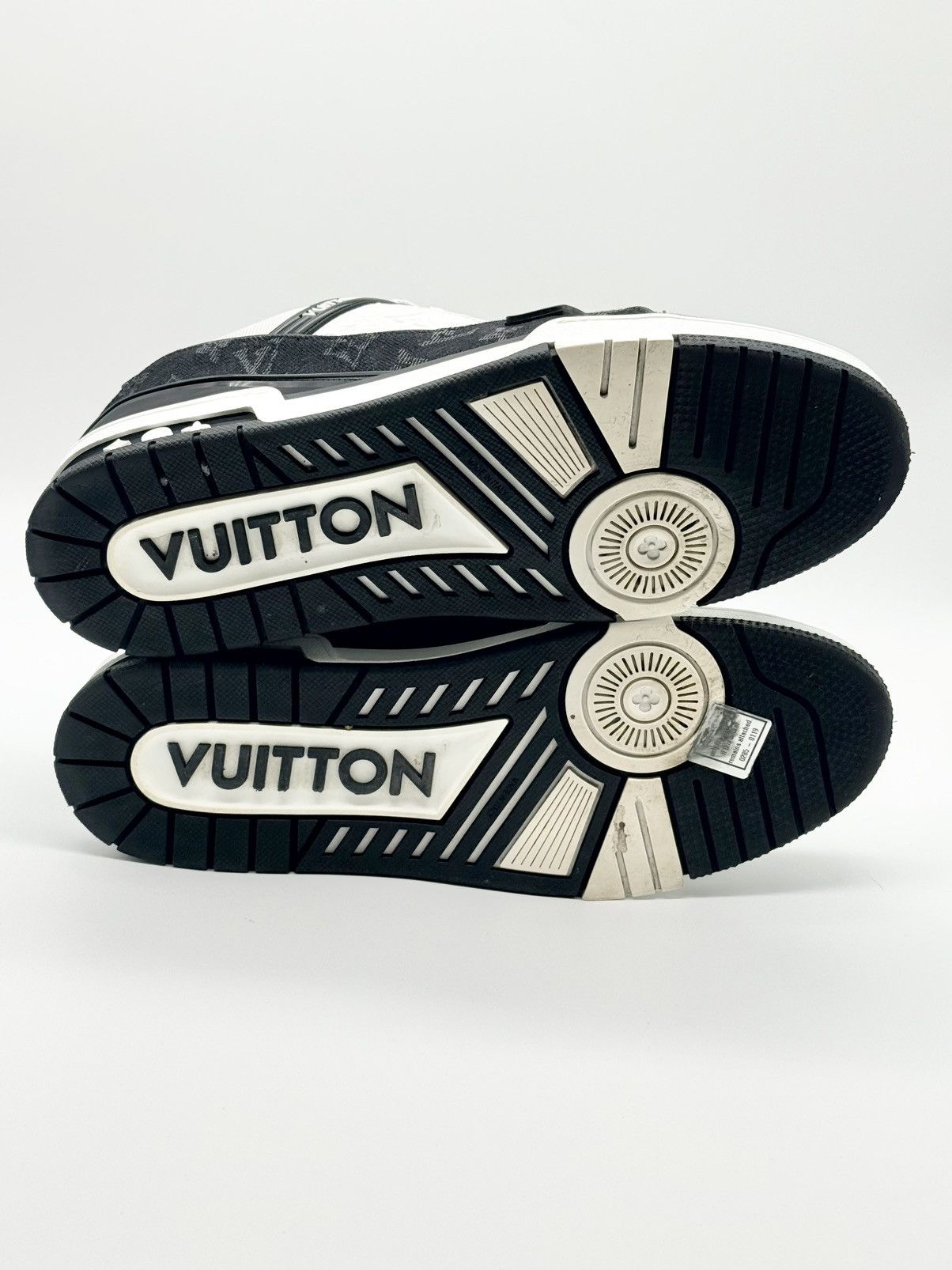 Louis Vuitton Size 11.5 - Louis Vuitton Trainer Low Black Size US 11.5 / EU 44-45 - 6 Thumbnail