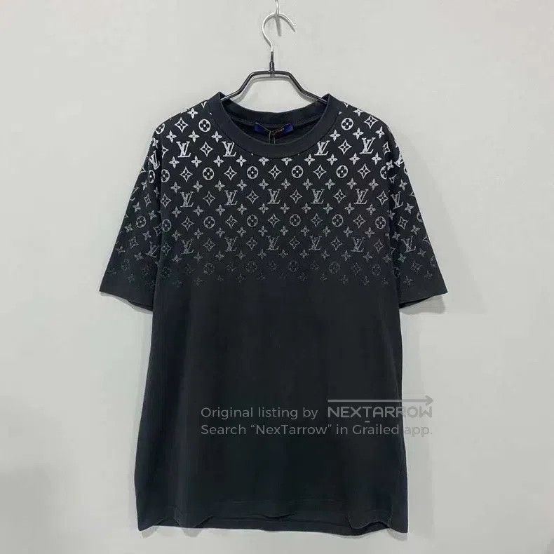 Louis Vuitton Louis Vuitton Gradient full logo short sleeve Size US XL / EU 56 / 4 - 2 Thumbnail
