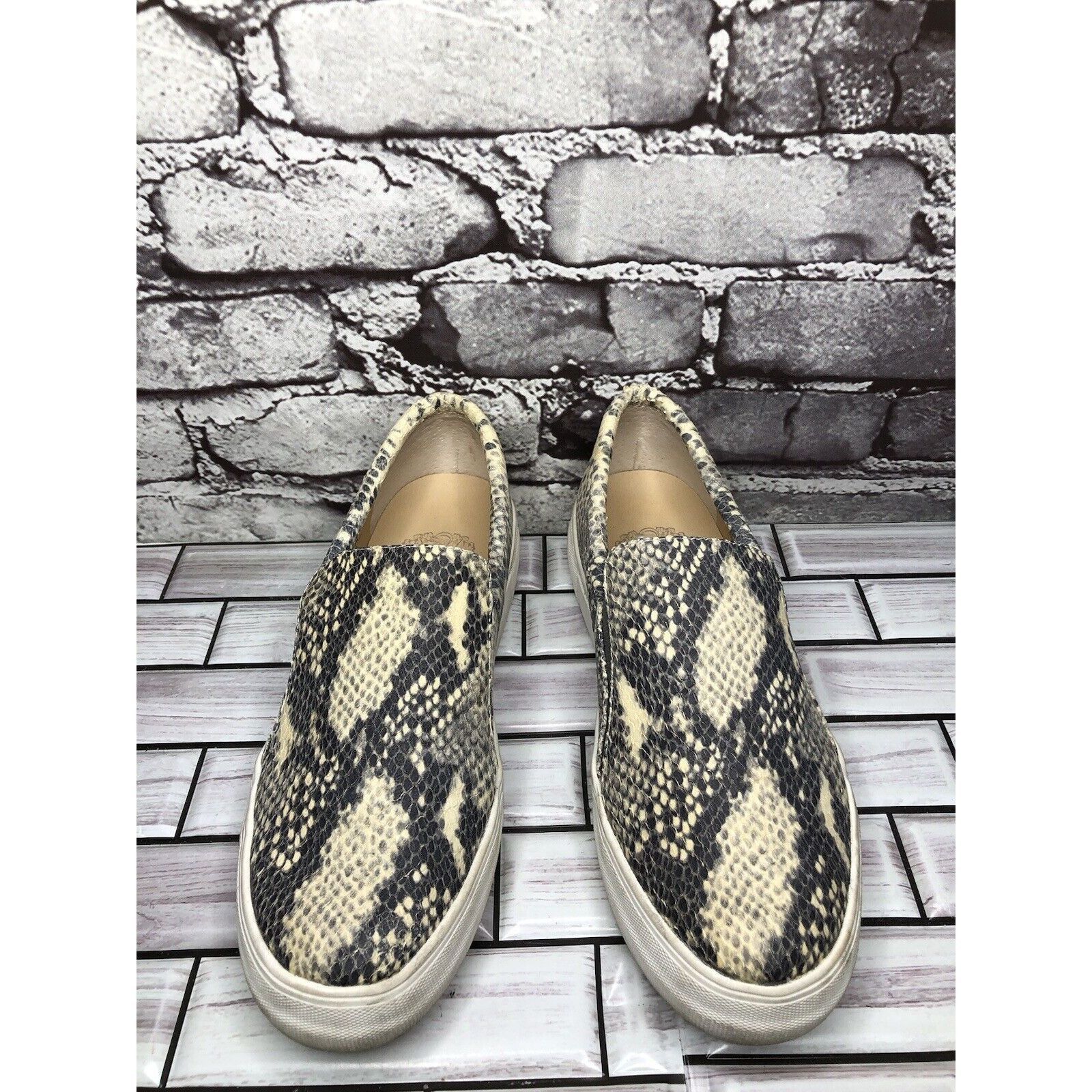 Vince Camuto Vince Camuto Korli 2 Ivory Leather SnakeSkin Slip On Sneaker Size US 7.5 / IT 37.5 - 2 Thumbnail