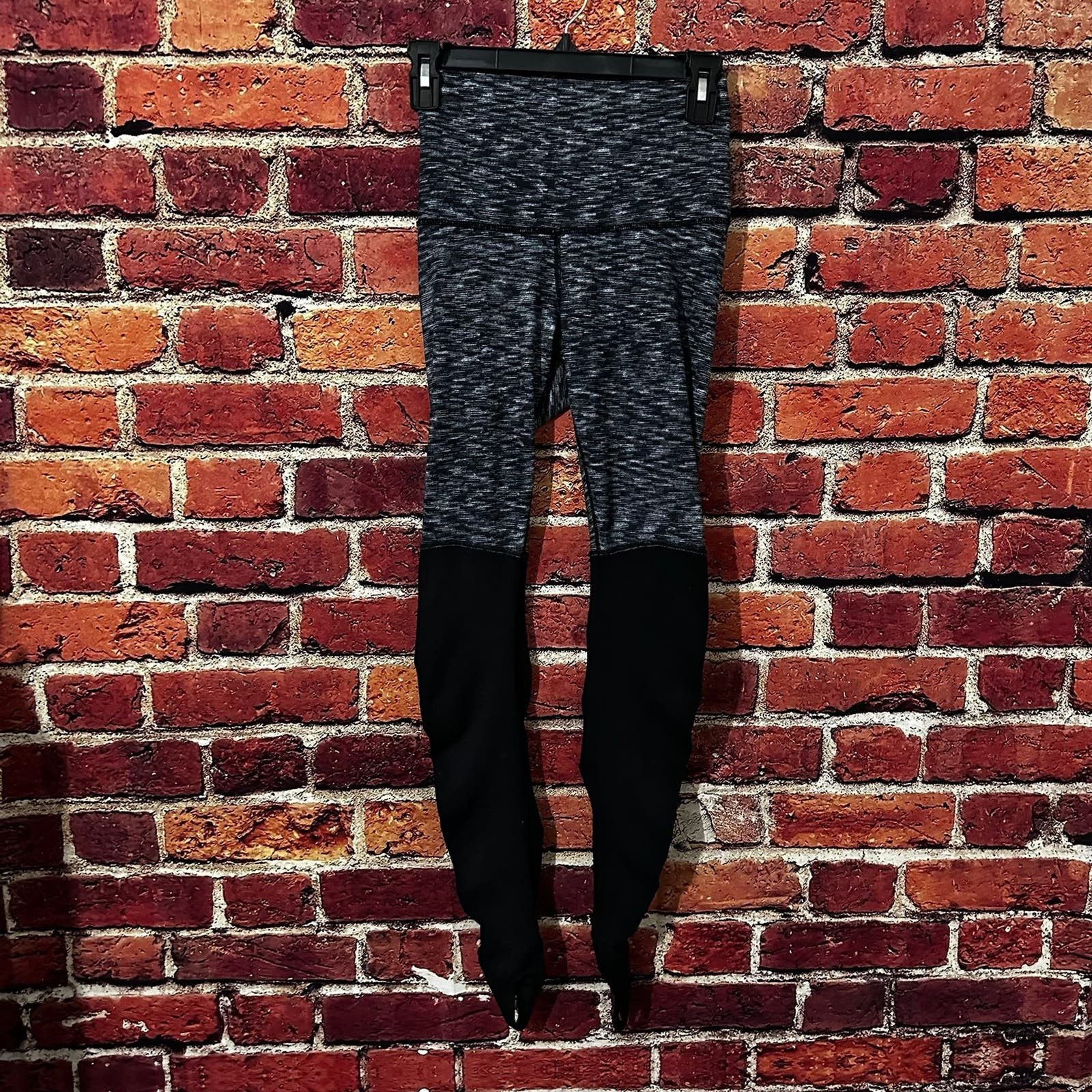 Lululemon Lululemon Wunder Under Stirrup Leggings Size 27" / US 4 / IT 40 - 1 Thumbnail