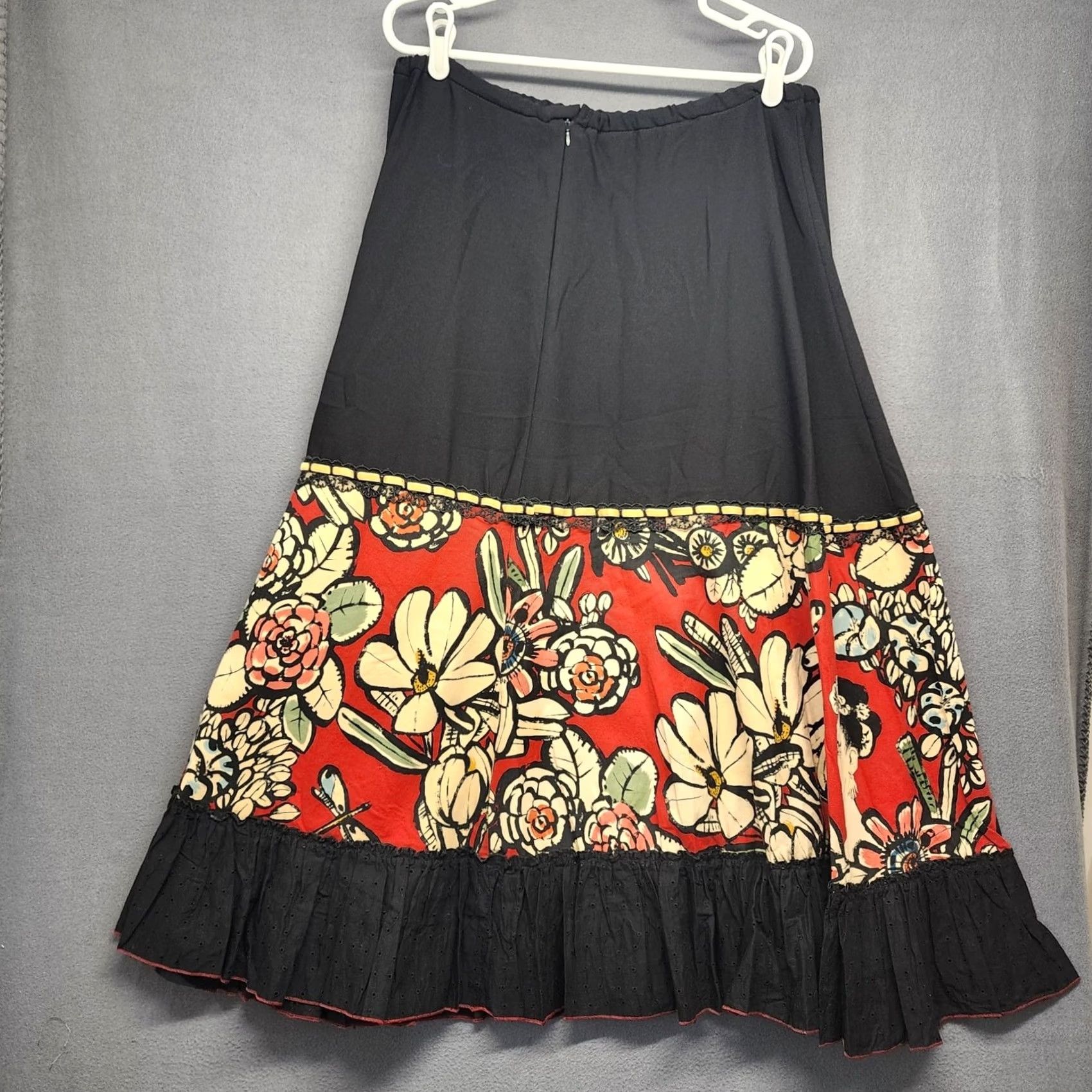 Folk Melate Frida Kahlo Art Print Skirt Womens XL Black Red Folk Art Back Zip Skirt Midi Flare Zip Womens XL Black Red Frida Kahlo Art Print Skirt Size 40" / US 18 - 2 Thumbnail