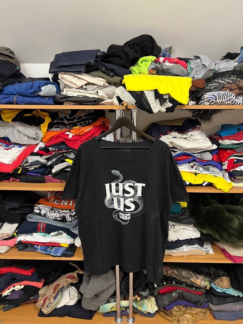 Hypebeast × Kith Kith Vintage Distressed Just Us Logo T-Shirt Large Size US XL / EU 56 / 4 - 1 Thumbnail