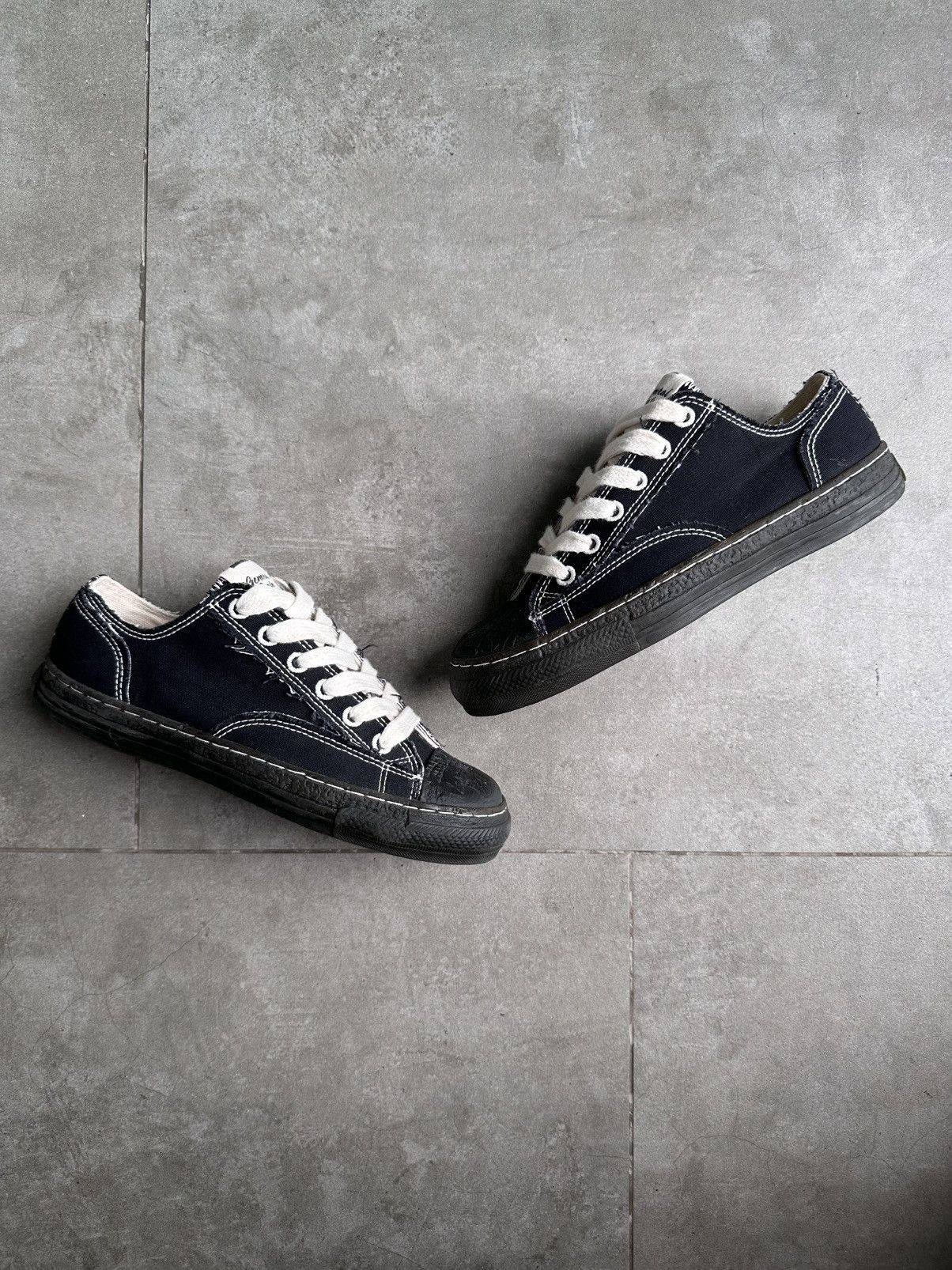 MAISON MIHARA YASUHIRO MMY GENERAL SCALE LOW TOP SNEAKERS