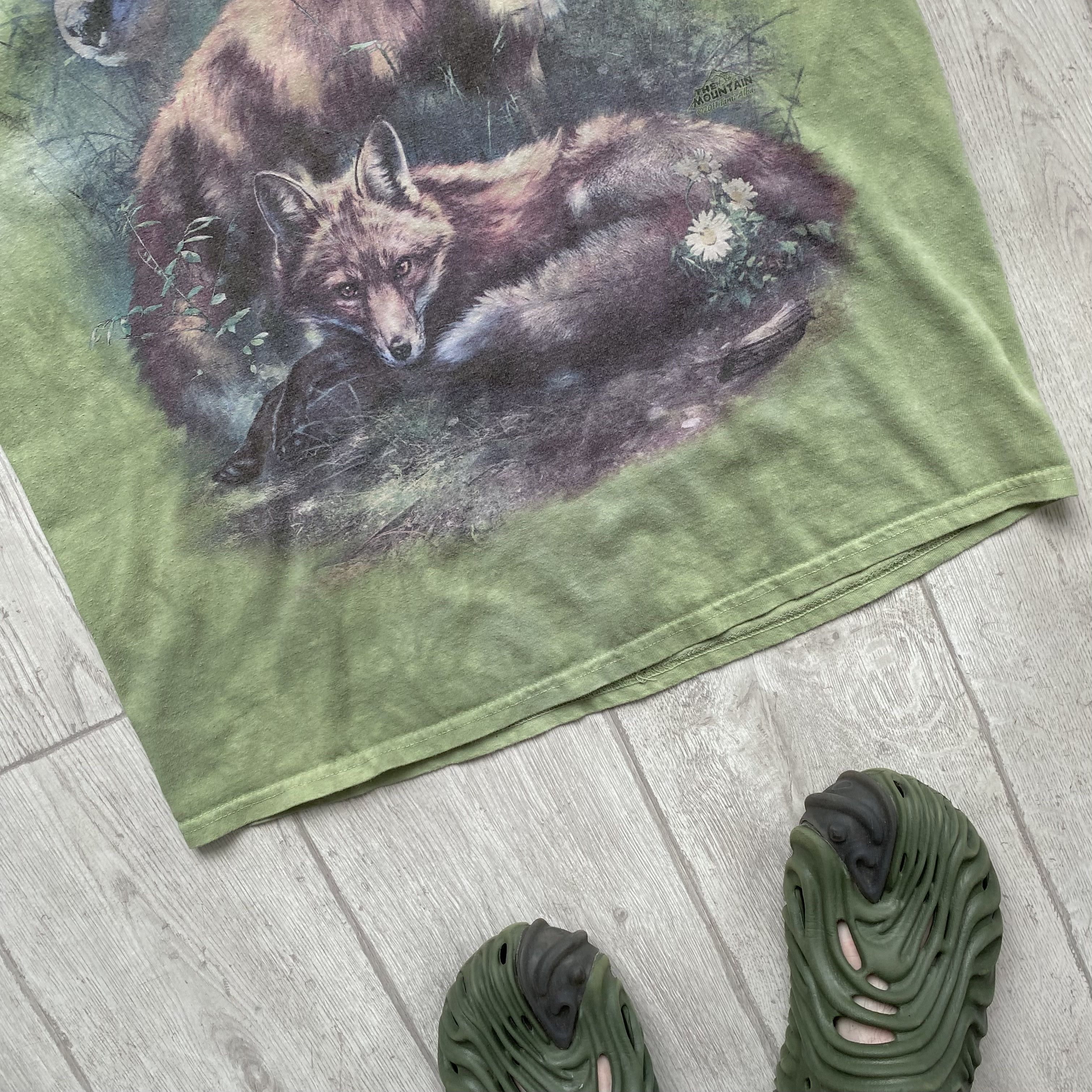 The Mountain 🦊 Vintage Mountain USA Animal FOX Logo tee Wolf Wolves Size US M / EU 48-50 / 2 - 3 Thumbnail