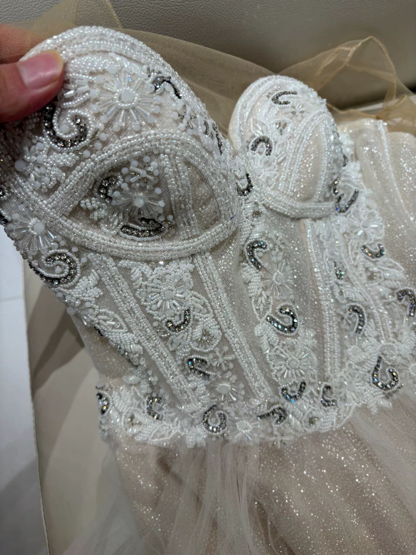 Japanese Brand Elegant Wedding Dress with Tulle Skirt Size M / US 6-8 / IT 42-44 - 1 Thumbnail