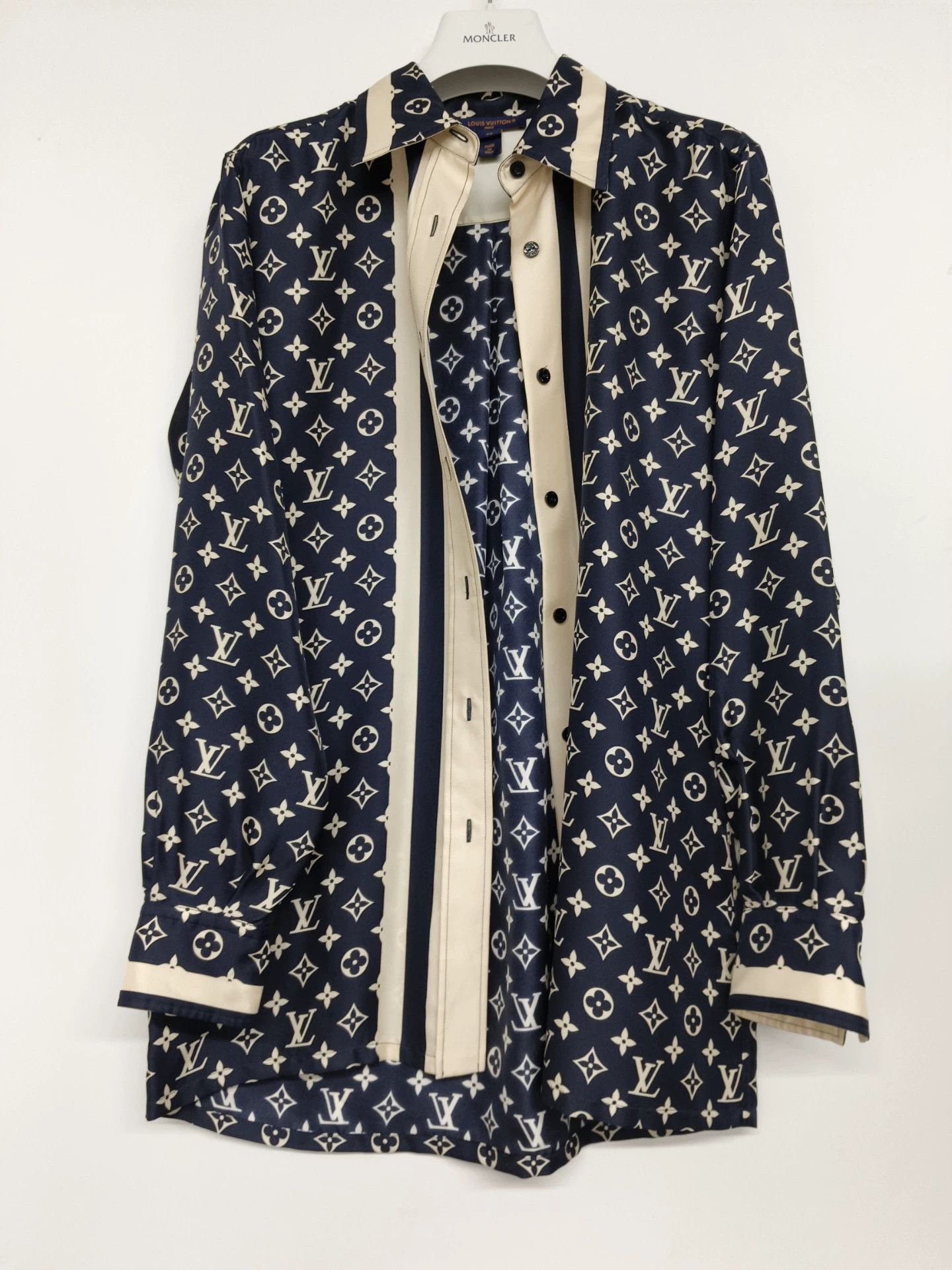 Louis Vuitton LV shirt 39s 102c 76l 59s Size XS / US 0-2 / IT 36-38 - 1 Thumbnail