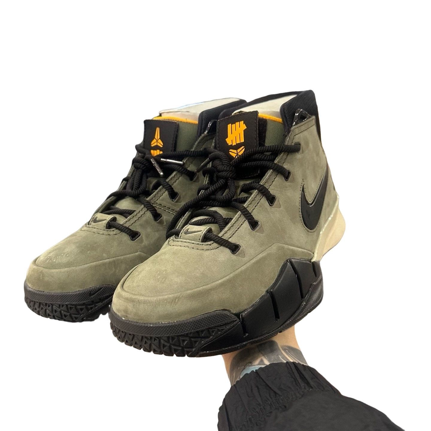 Nike Nike x Undefeated Kobe 1 Protro Green Size 8 Size US 8 / EU 41 - 1 Thumbnail