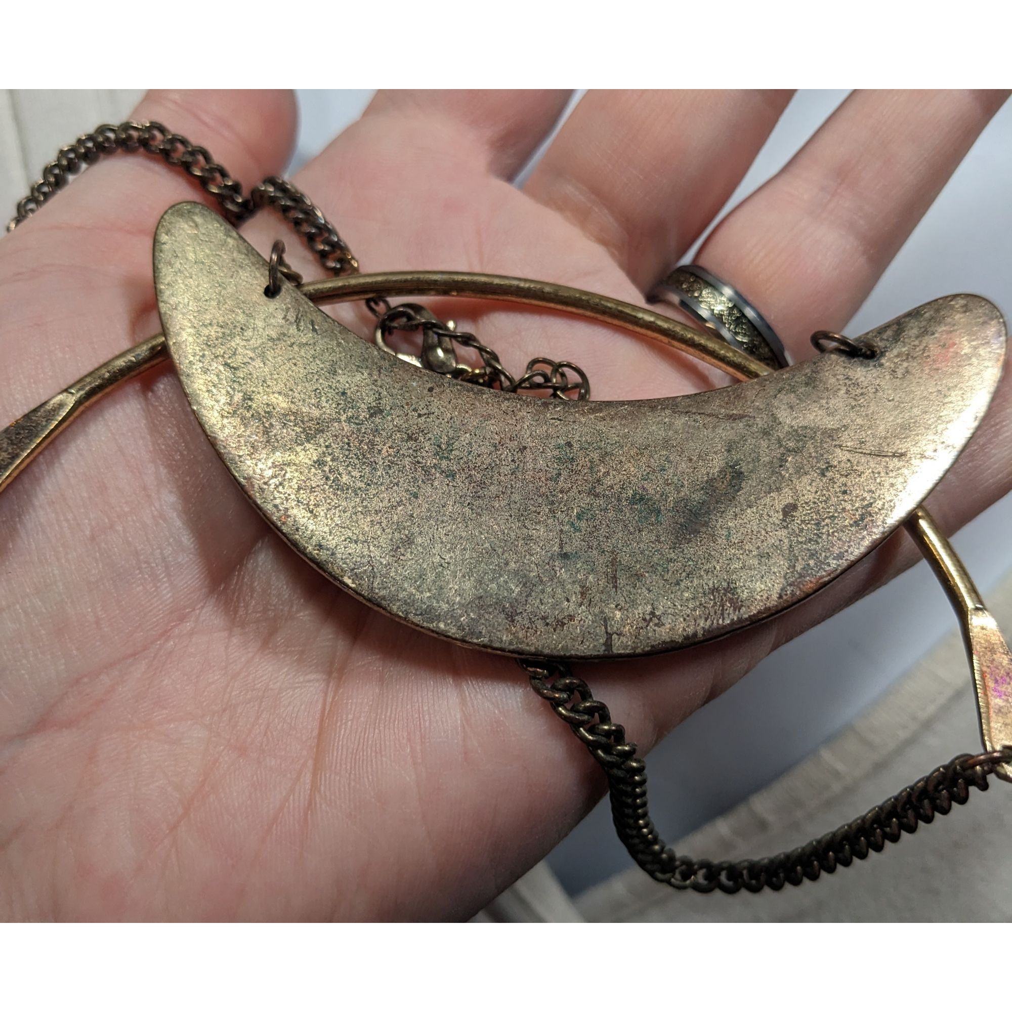 Other Brutalist Distressed Gold Tone And Brown Statement Necklace Size ONE SIZE - 7 Thumbnail