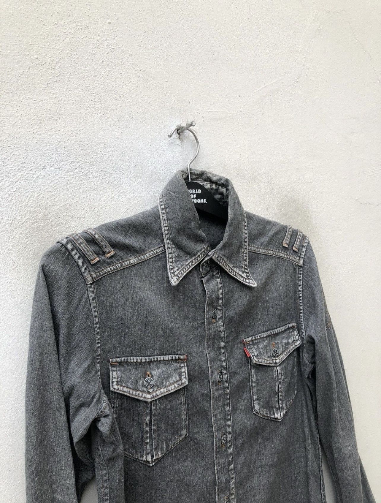 Mastermind Japan Vintage Roen Japan Skull Bones Fade Denim Western Shirt Size US S / EU 44-46 / 1 - 15 Thumbnail