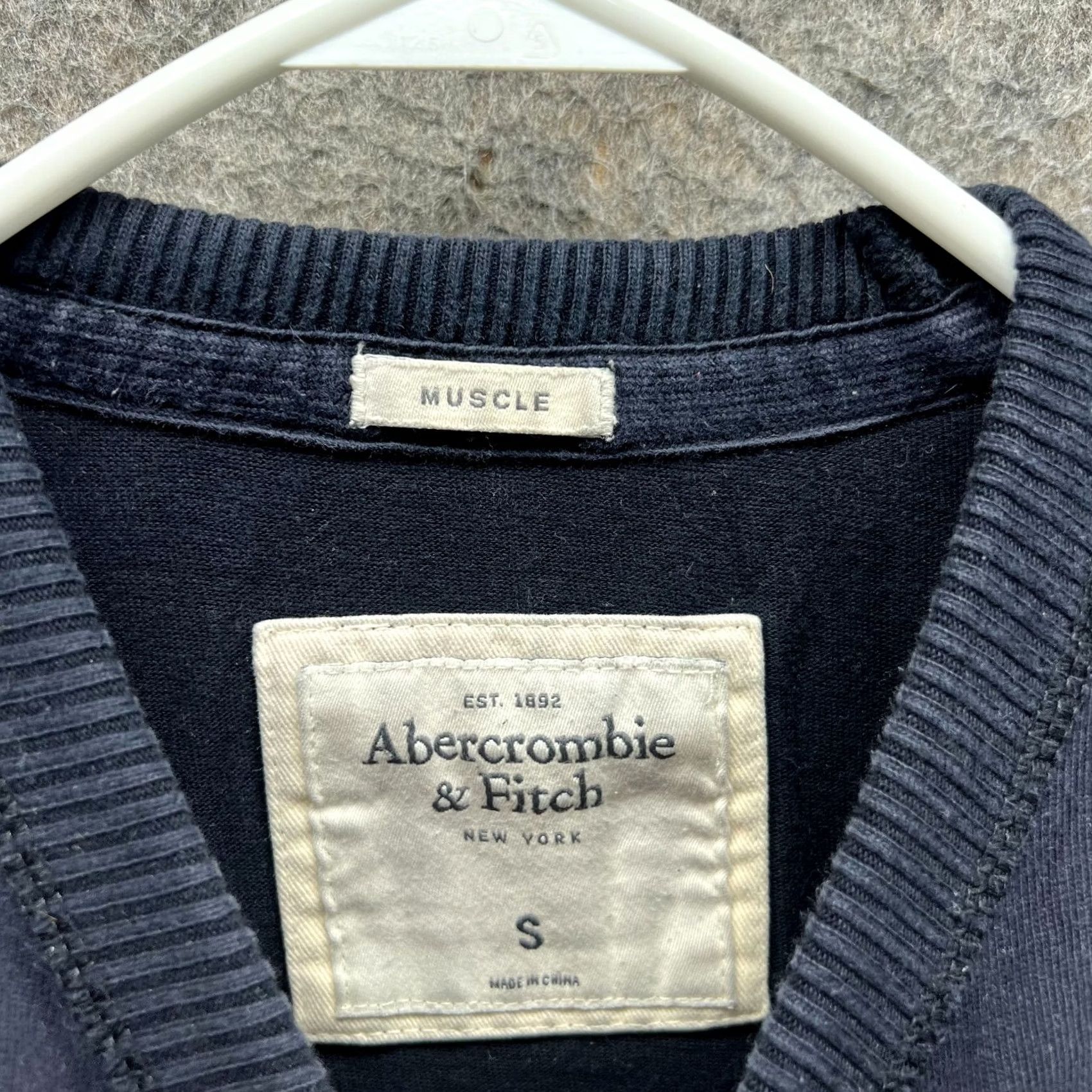 Abercrombie & Fitch VINTAGE Abercrombie & Fitch Sweater Women Small Blue Pullover Crewneck Embroidered Logo, Solid Fleece, All Seasons, Wool Size S / US 4 / IT 40 - 6 Thumbnail