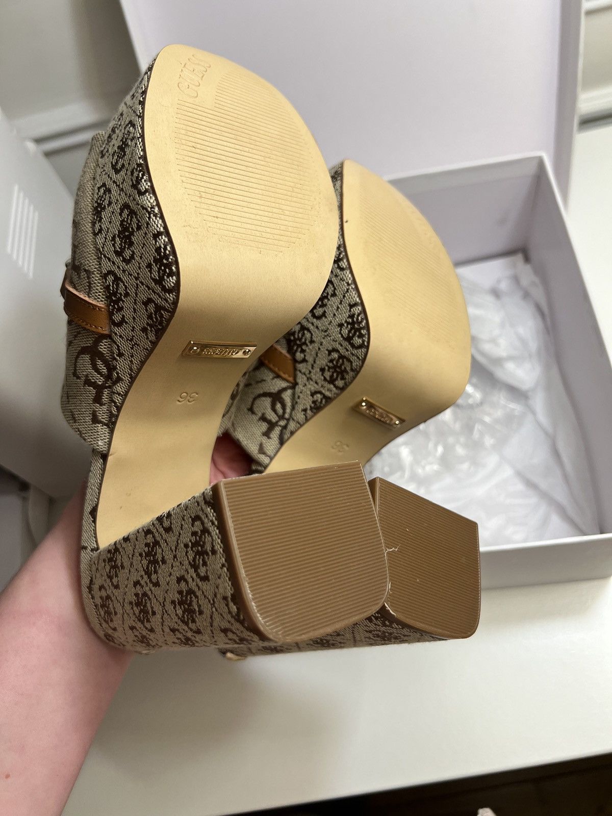 Guess Guess Heels Size US 5 / IT 35 - 6 Thumbnail