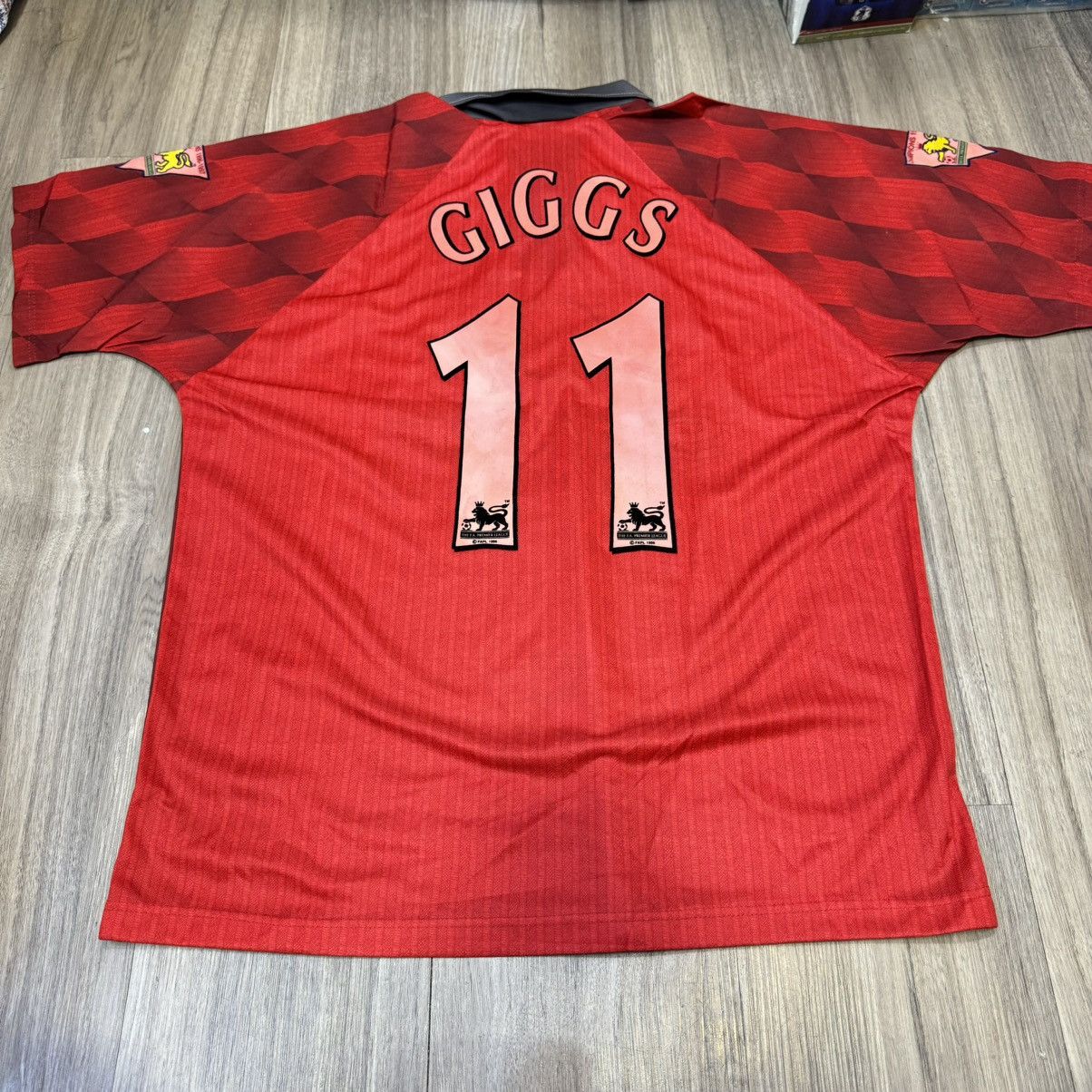 Umbro × Vintage Manchester United 97/98 home shirt #11 Giggs (Bnwt) Size US L / EU 52-54 / 3 - 2 Thumbnail