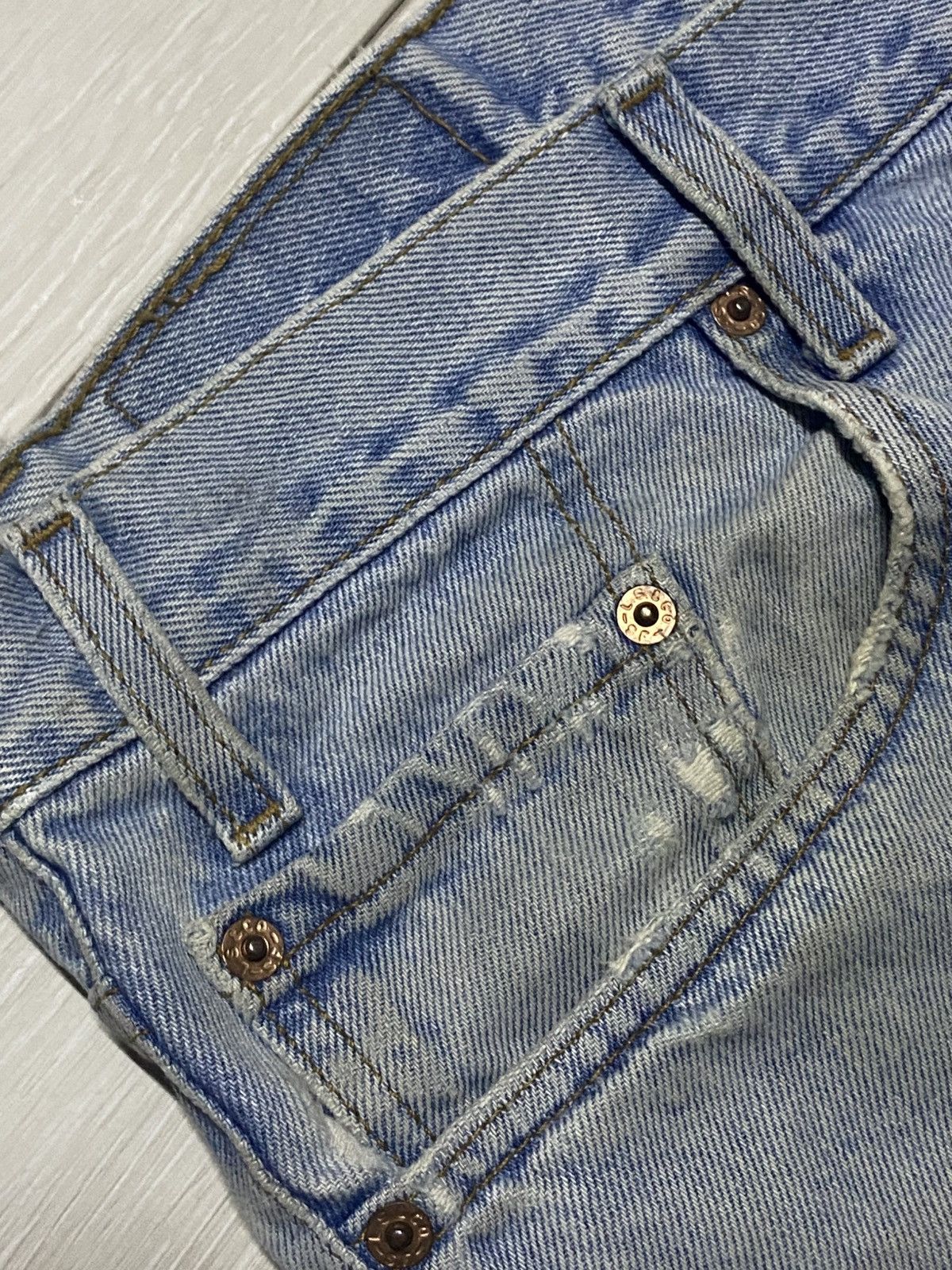 Levi's Vintage Levis 550 Light Wash Distressed Jeans Size US 38 / EU 54 - 8 Thumbnail