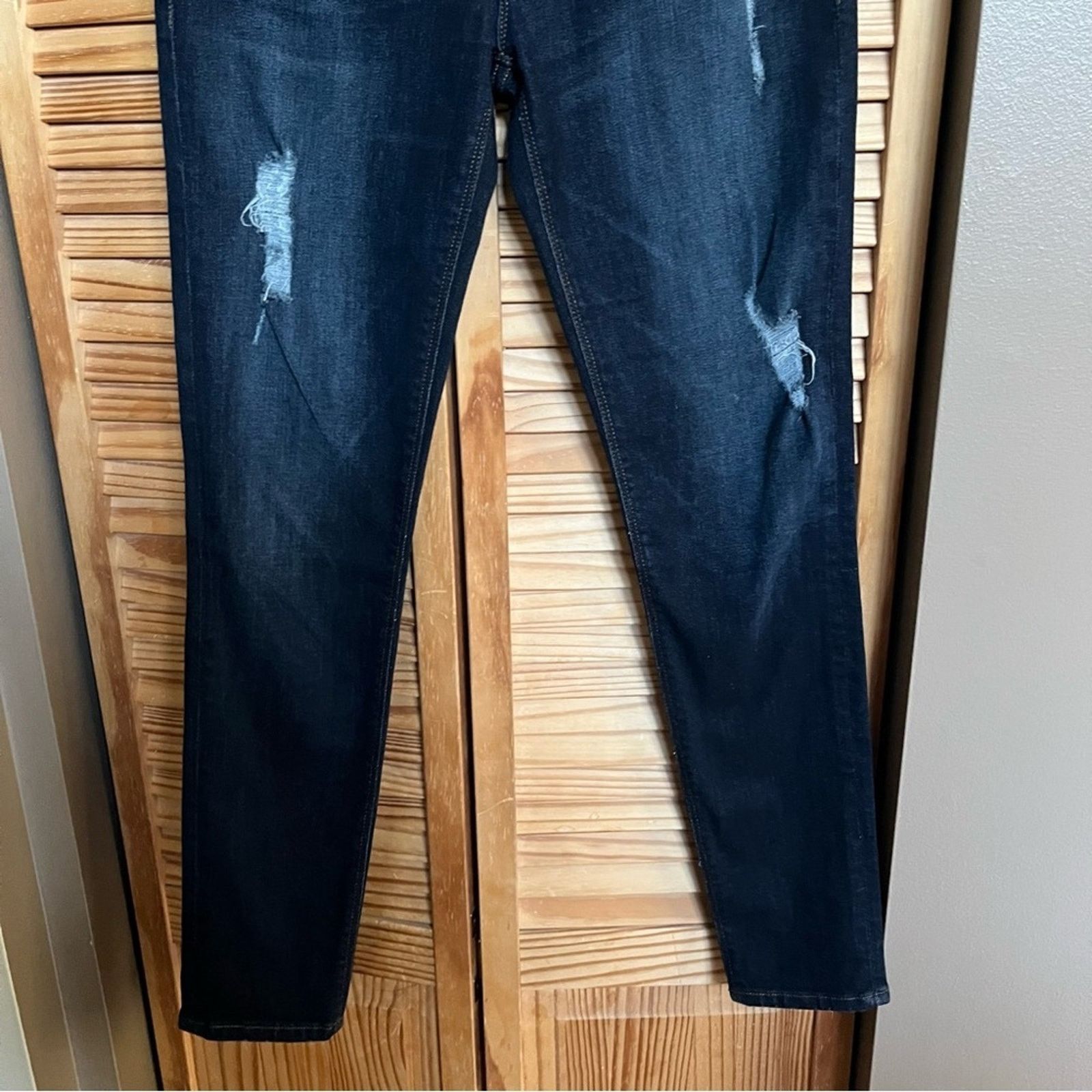 Hudson Hudson Barbara Super Skinny Dark Wash Distressed Jeans Sz 27 Size 27" / US 4 / IT 40 - 3 Thumbnail
