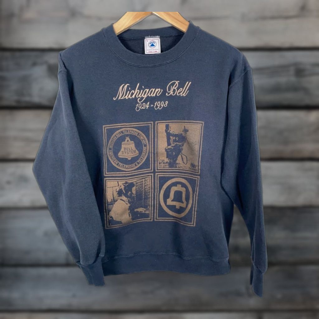 Delta VINTAGE Delta Michigan Bell Sweatshirt Crewneck Adult Large Black 90s Graphic Print 50/50 USA Mens Size US L / EU 52-54 / 3 - 1 Thumbnail