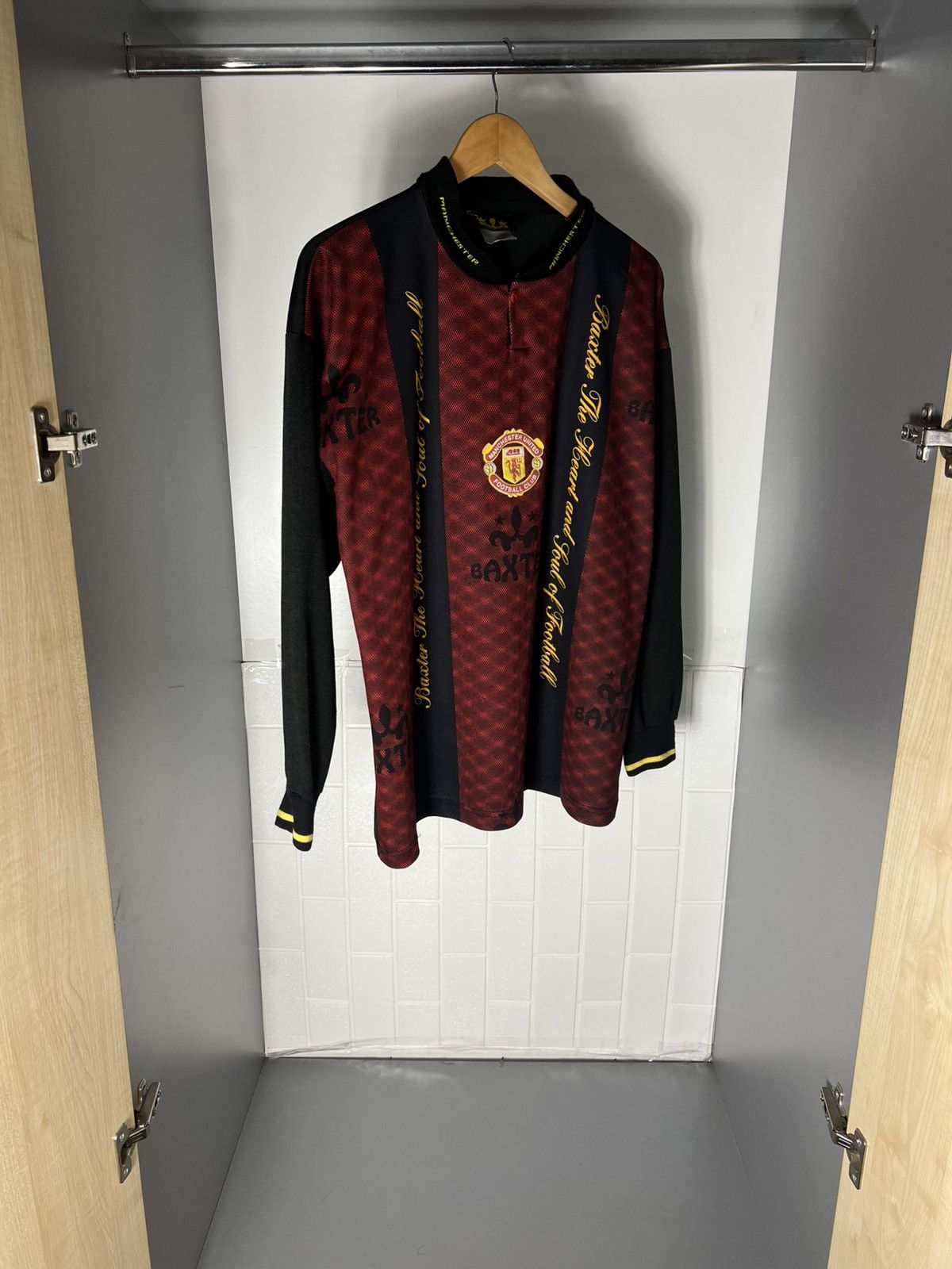 Vintage VERY RARE MANCHESTER UNITED ENGLAND SOCCER JERSEY RETRO 90s Size US M / EU 48-50 / 2 - 3 Thumbnail