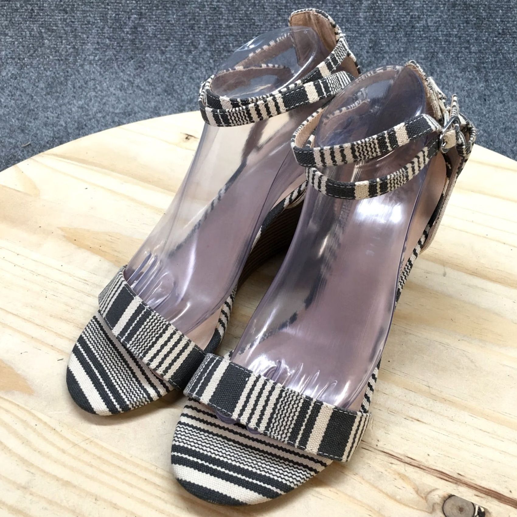 Vintage Kelly & Katie Heels Womens 10 Tamra Ankle Strap Wedges Casual Gray Fabric Size US 10 / IT 40 - 3 Thumbnail