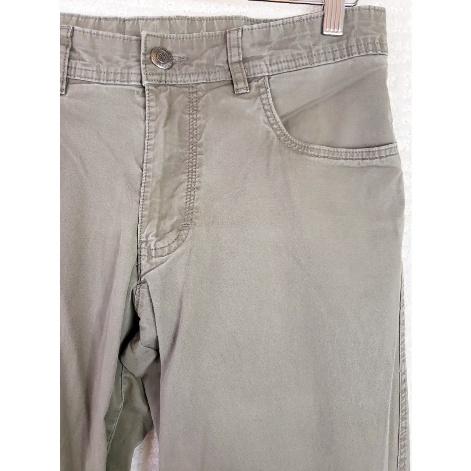 Vintage Columbia Pants Men's 32x34 Chino Straight Leg 5-Pocket Zip Closure Green Khaki Casual Workwear Travel Outdoor Reactivation.Unsupported Size US 32 / EU 48 - 4 Thumbnail