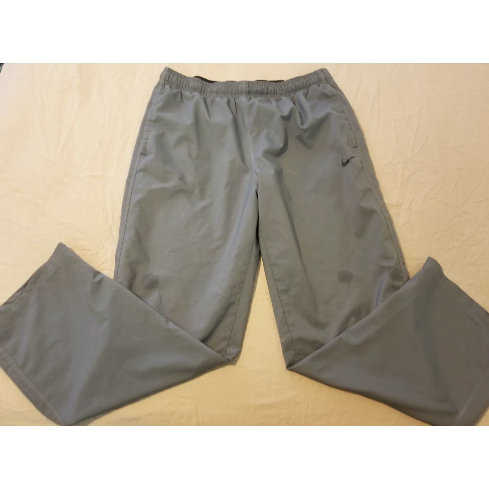 Nike Nike Pants Mens L Large Gray Athletic Gym Workout Dri-FIT Pockets Sweatpants Regular Size Type: Pants Size US 33 - 2 Thumbnail