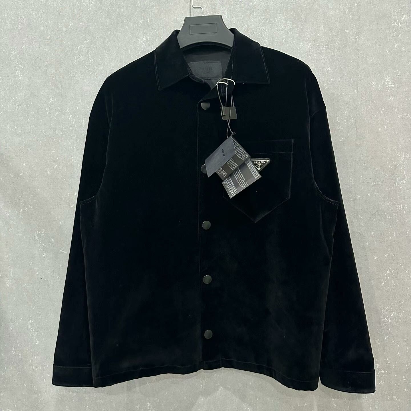 Prada prada velvet logo shirt jacket size s Size US S / EU 44-46 / 1 - 1 Thumbnail