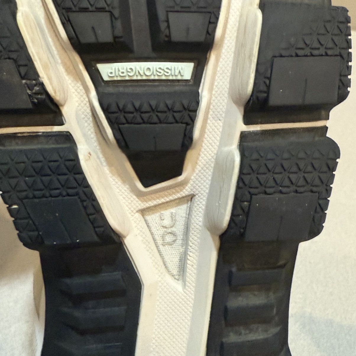 Other On and cloudTech Swiss Eng EMen’s 10M White Running Trail Size US 10 / EU 43 - 10 Thumbnail