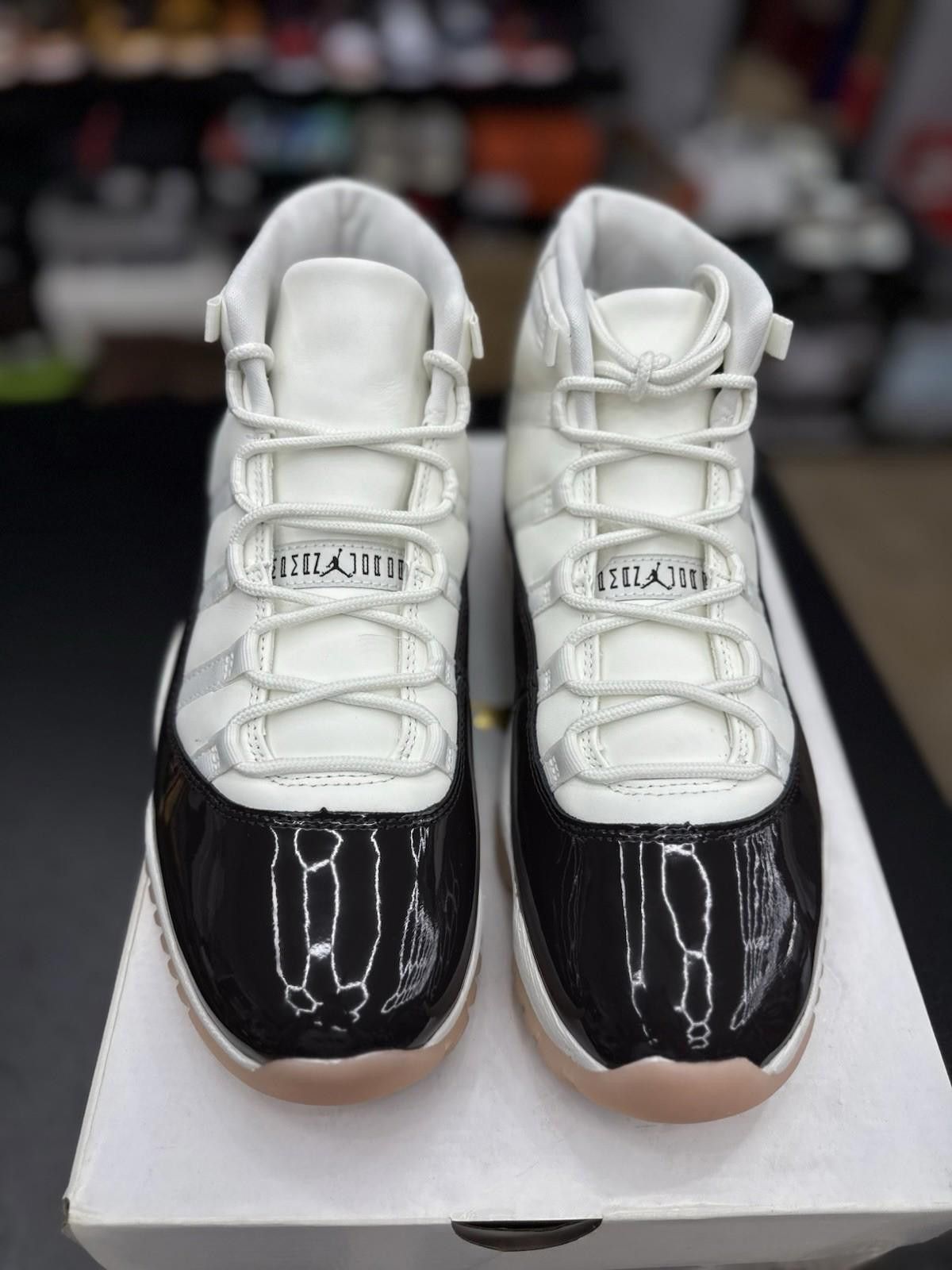 Nike Nike Air Jordan 11 Retro Neapolitan Sail Womens 12W/10.5M Size US 12 / IT 42 - 7 Thumbnail