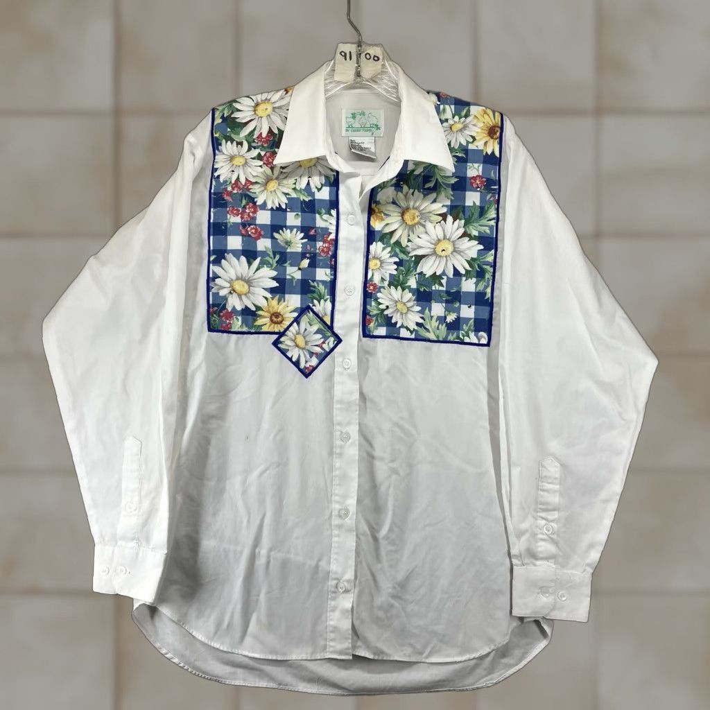 Quacker Factory VINTAGE Quacker Factory Button-Up Shirt Women M White Floral Rhinestone Daisy 90s Retro Farmhouse Bling Mens? Girls? No—gender at end: Womens Size M / US 6-8 / IT 42-44 - 1 Thumbnail