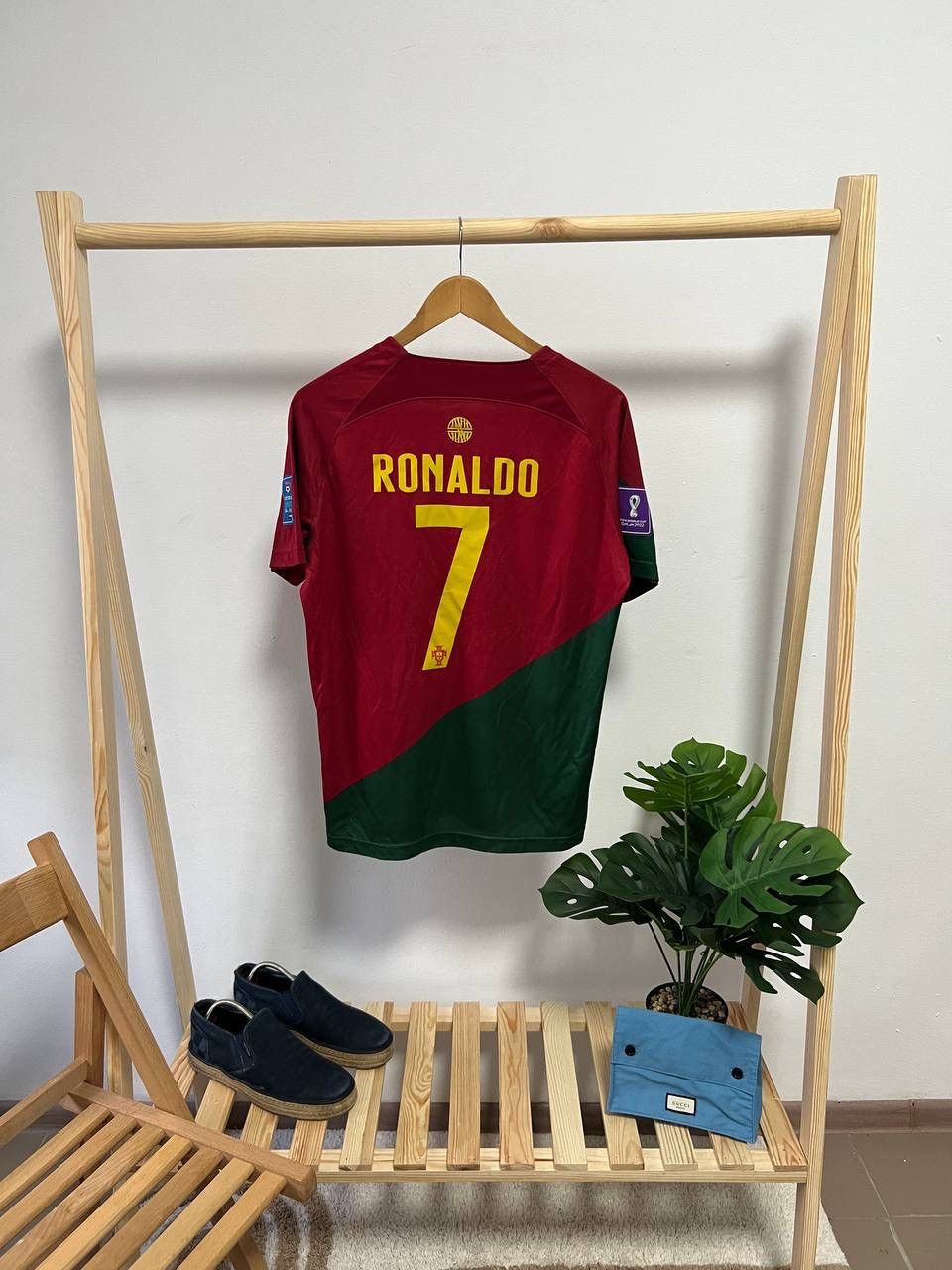 Nike NIKE PORTUGAL #7 RONALDO AWAY SOCCER JERSEY SZ M Size US M / EU 48-50 / 2 - 1 Thumbnail