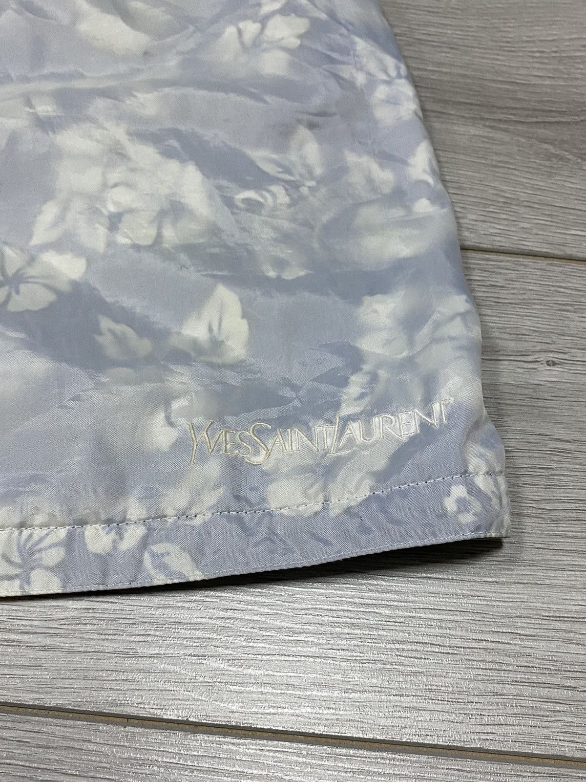 Yves Saint Laurent Yves Saint Laurent change color YSL RARE floral shorts Size US 36 / EU 52 - 4 Thumbnail
