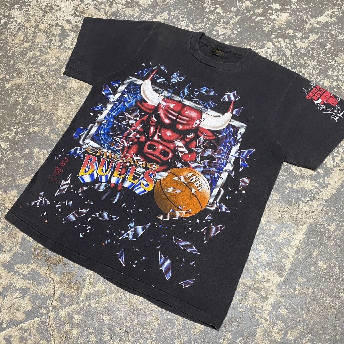 NBA × Vintage Vintage Chicago Bulls Shattered Backboard 1992 NBA Tshirt Size US L / EU 52-54 / 3 - 2 Thumbnail
