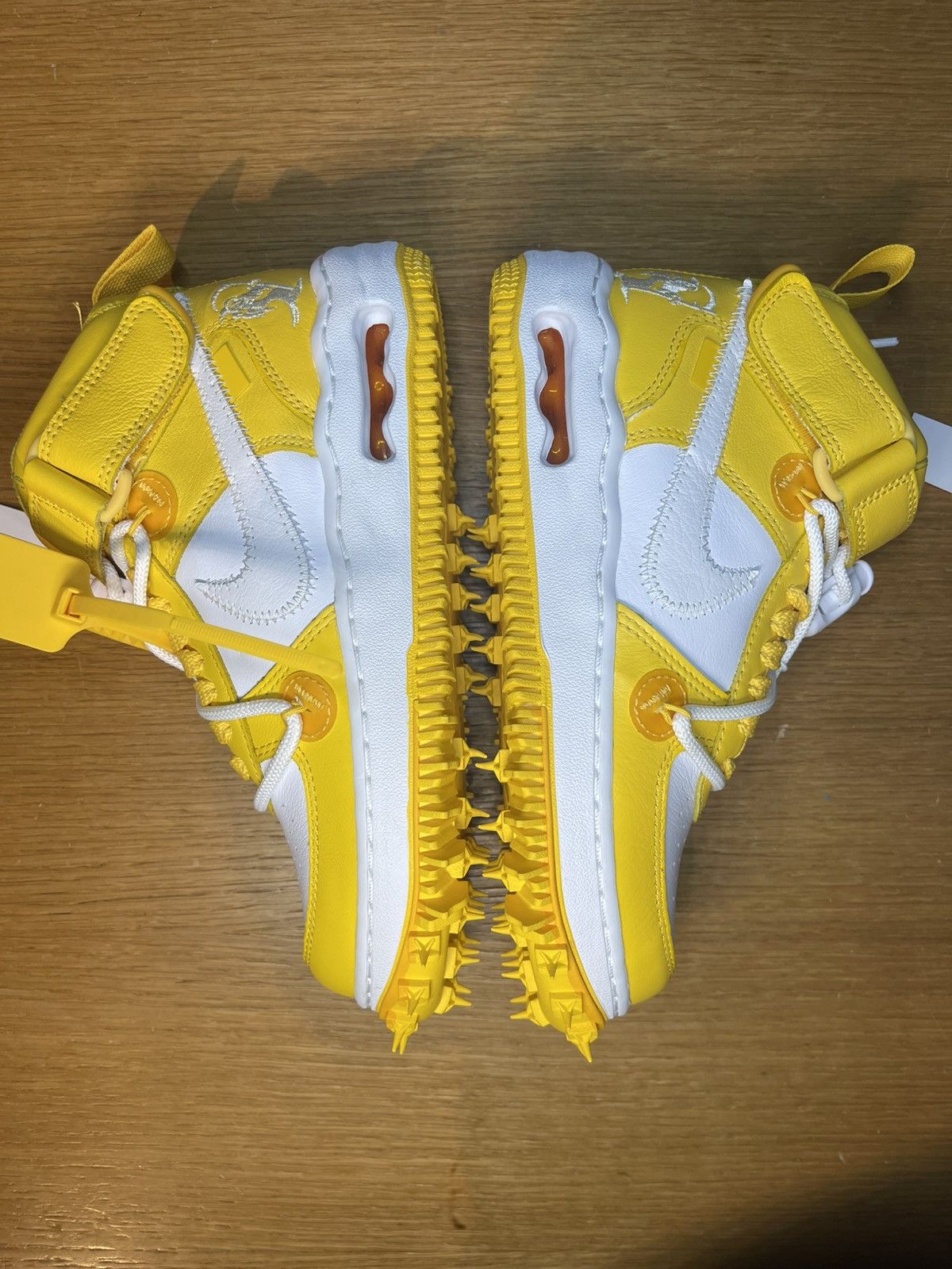 Nike × Off-White Nike Air Force mid Off white gialle Size US 6 / IT 36 - 4 Thumbnail