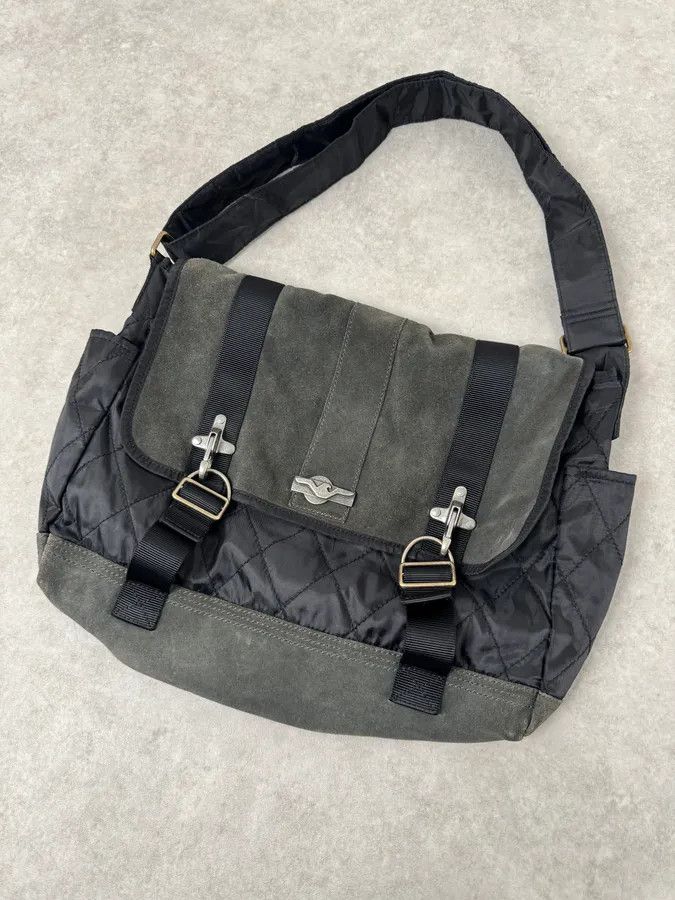 Armani 2010s Armani Dark Green Suede Hybrid Shoulder Bag Size ONE SIZE - 3 Thumbnail
