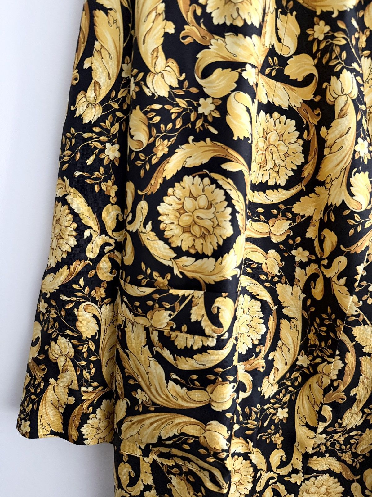 Versace STEAL! Versace Silk Twill Baroquel Robe (Brand New) Size US L / EU 52-54 / 3 - 3 Thumbnail