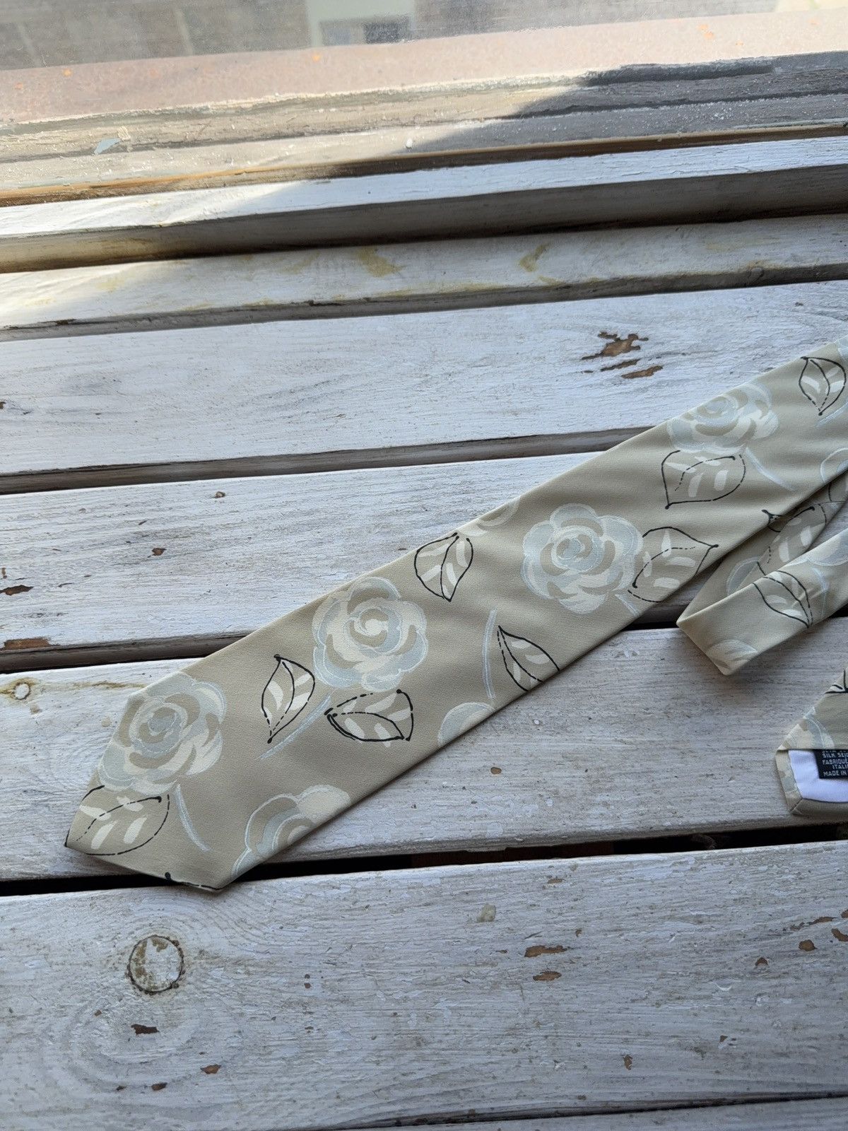 Hugo Boss Vintage BOSS Silk Tie Floral Beige Made in Italy Size ONE SIZE - 2 Thumbnail