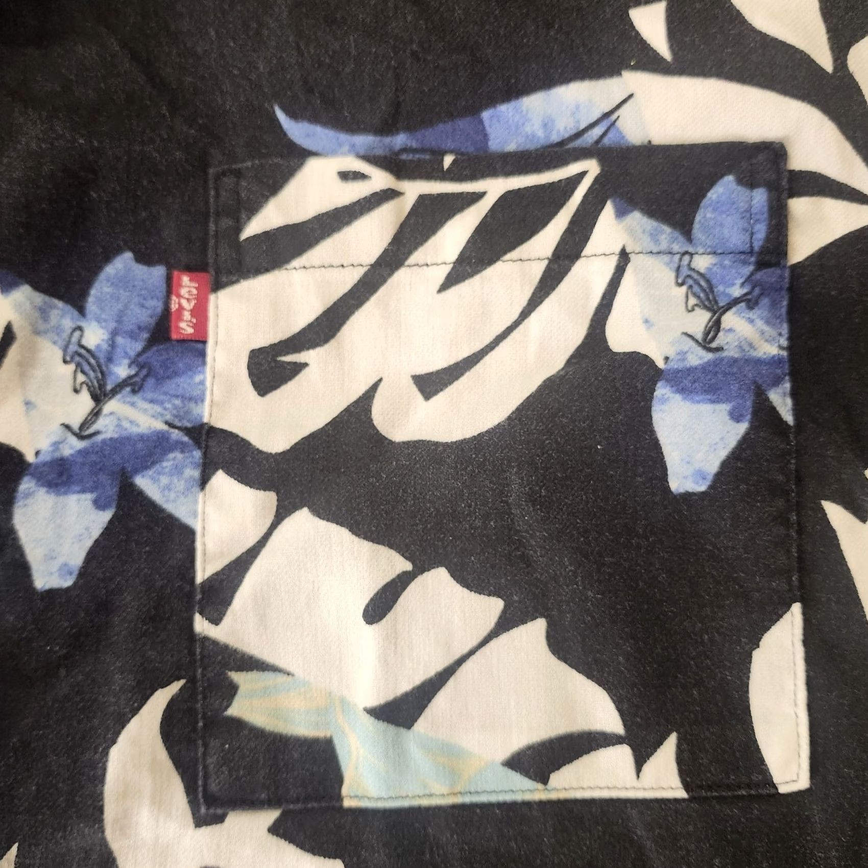 Levi's Levi's Button-Up Shirt Mens Large Black Floral Short Sleeve Tropical Relaxed Fit Size US L / EU 52-54 / 3 - 7 Thumbnail