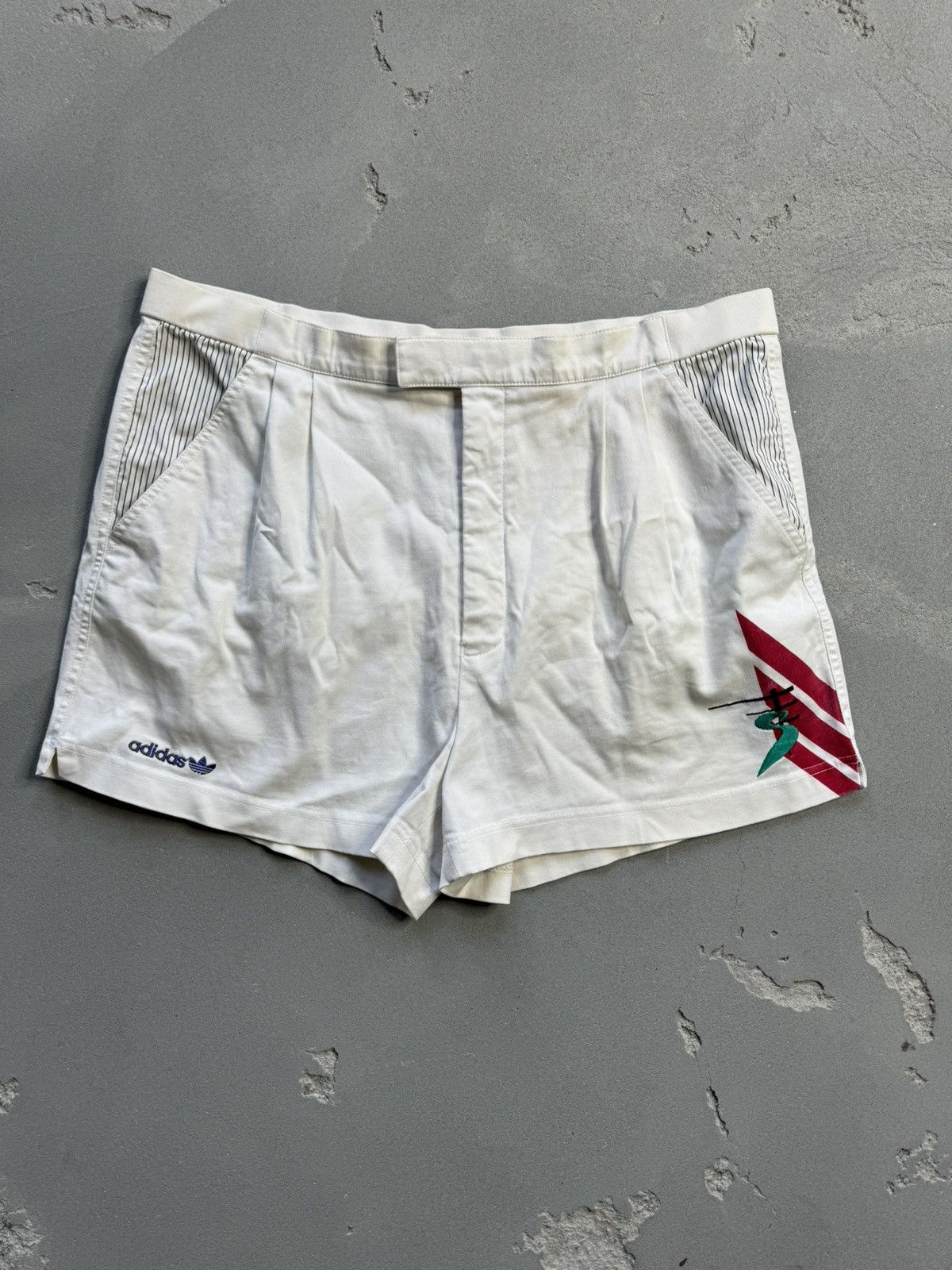 Adidas × Vintage Vintage Adidas shorts streetwear y2k casual style size L Size US 34 / EU 50 - 1 Thumbnail