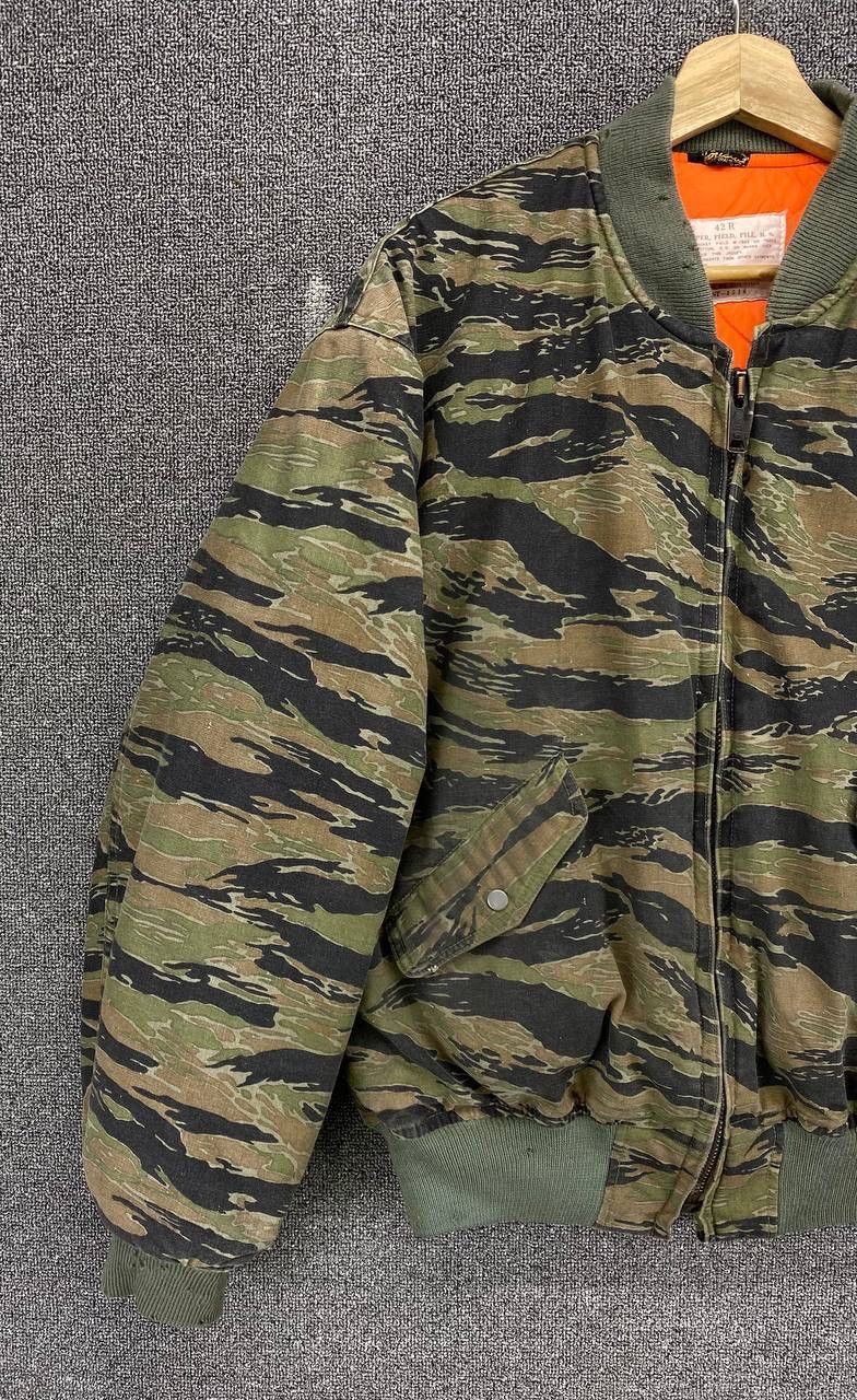 Vintage Vintage Made By Houston Jumper Field Camo Bomber Jacket Size US M / EU 48-50 / 2 - 3 Thumbnail