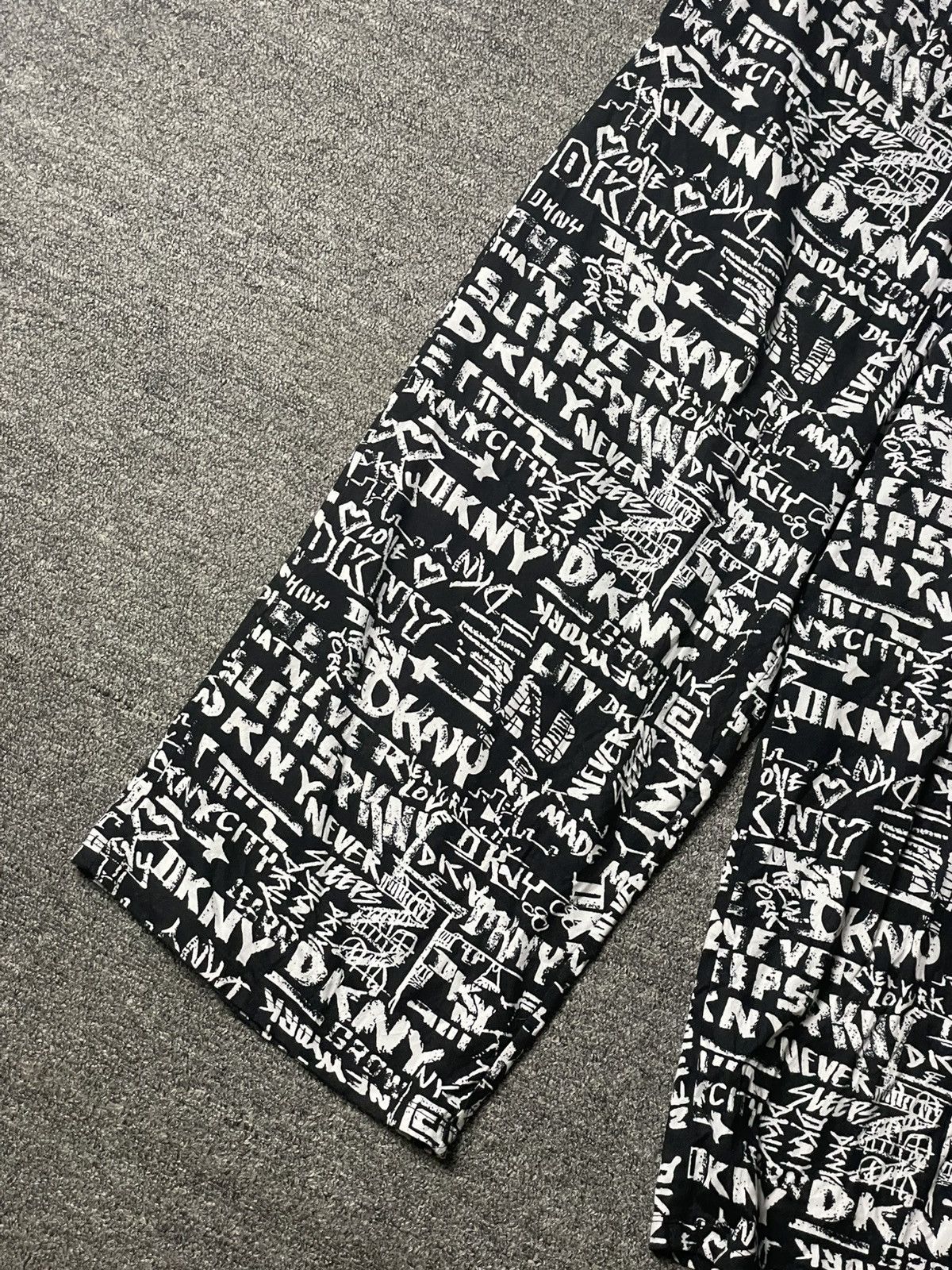 DKNY × Japanese Brand × Vintage DKNY Spell Out Printed Pajama Pants (112) Size US 32 / EU 48 - 2 Thumbnail