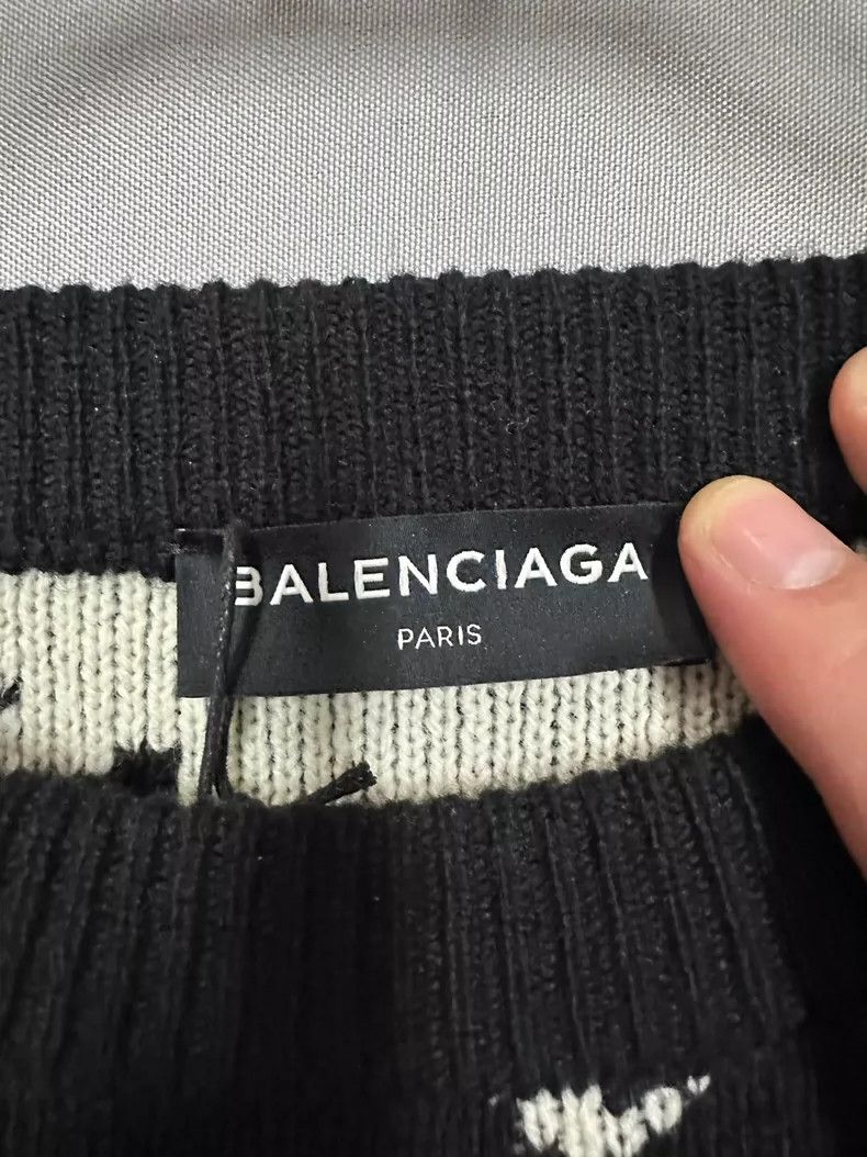 Balenciaga Balenciaga Paris Full Print Bulletproof Sweater, Size L Size US L / EU 52-54 / 3 - 3 Thumbnail
